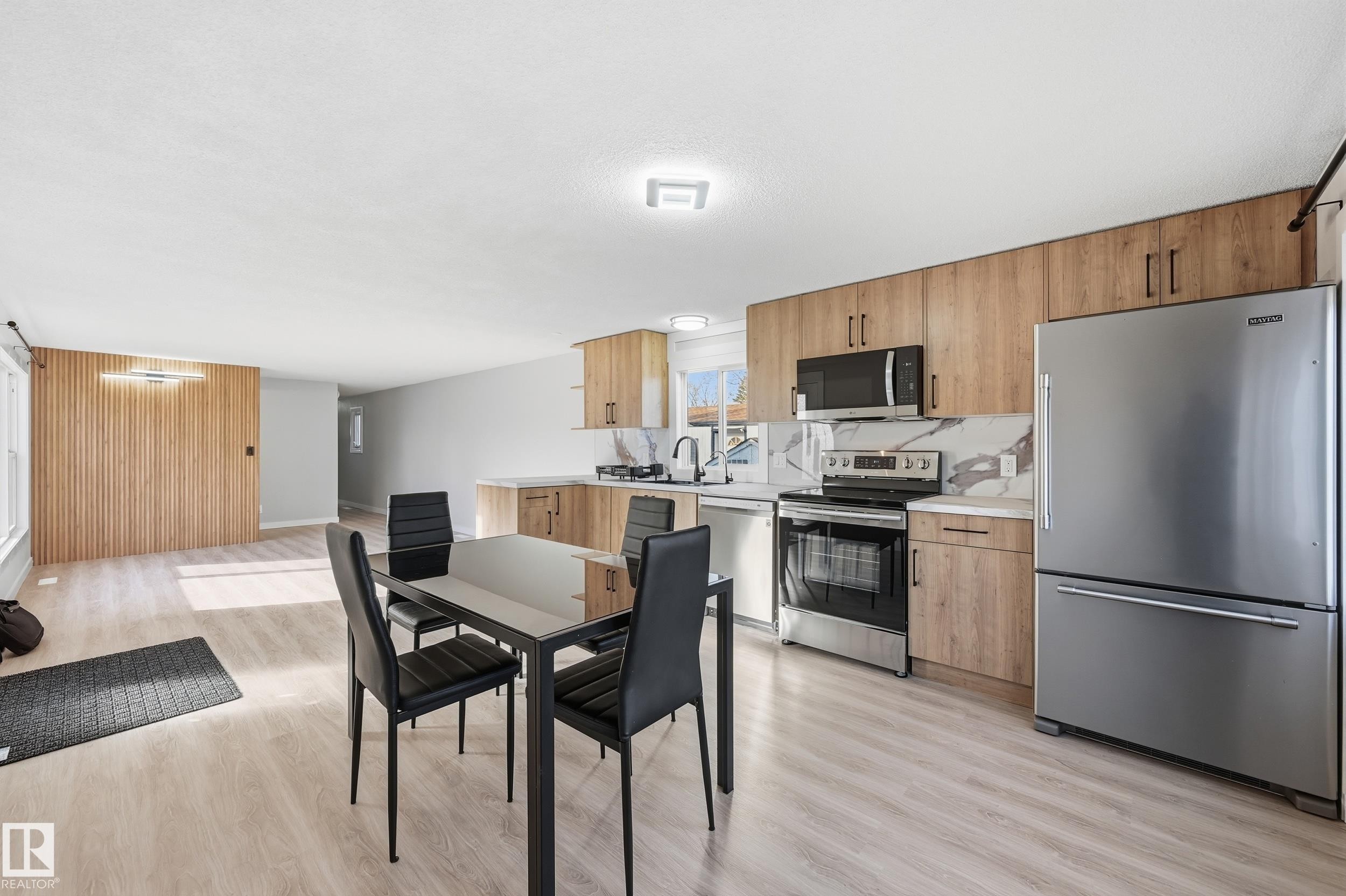 2 Cliff Crescent, Edmonton, AB - Indoor Photo Showing Kitchen With Stainless Steel Kitchen