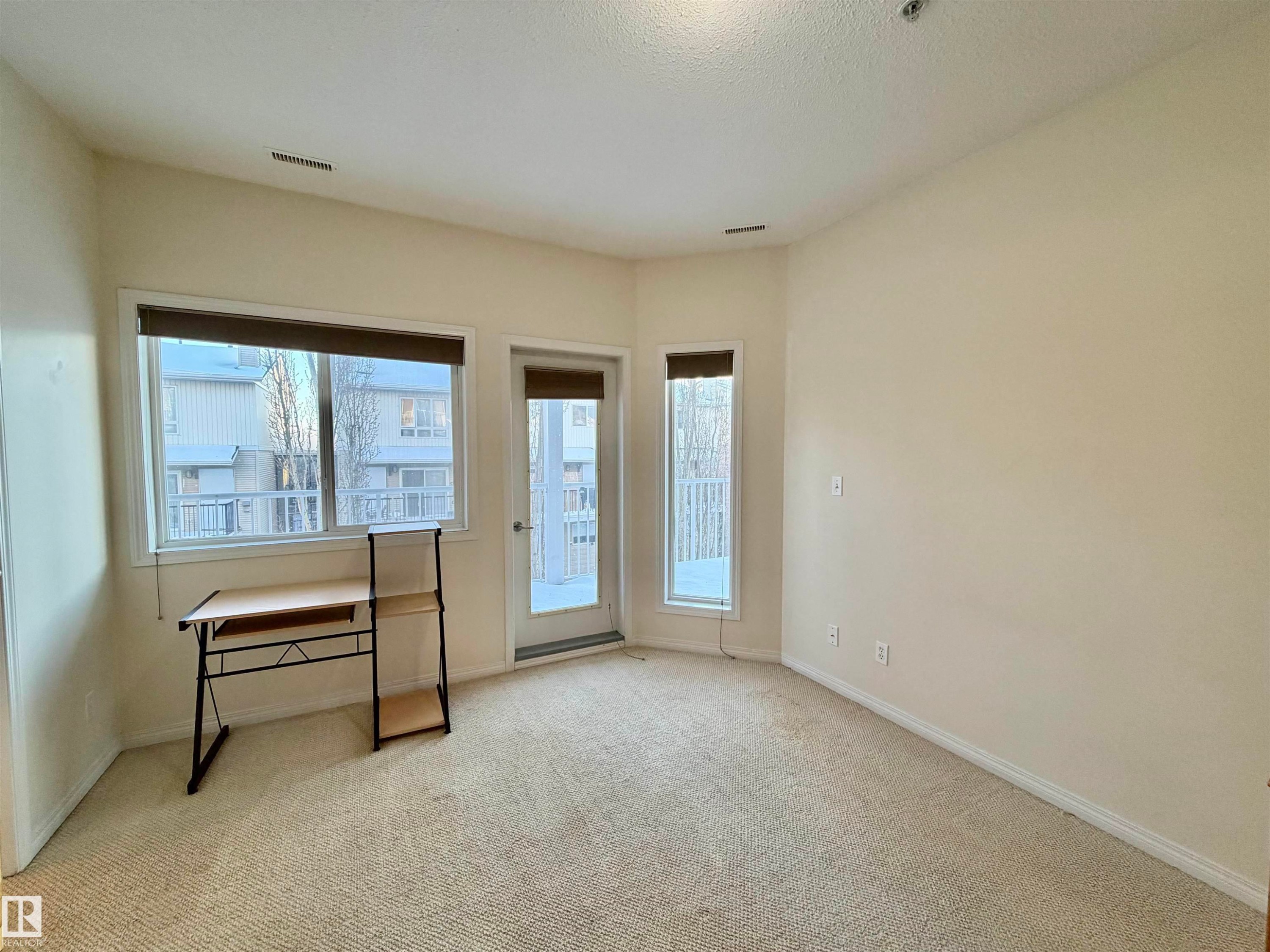 Empty room with carpet and baseboards - 321 4304 139 Avenue, Edmonton, AB - Indoor Photo Showing Other Room