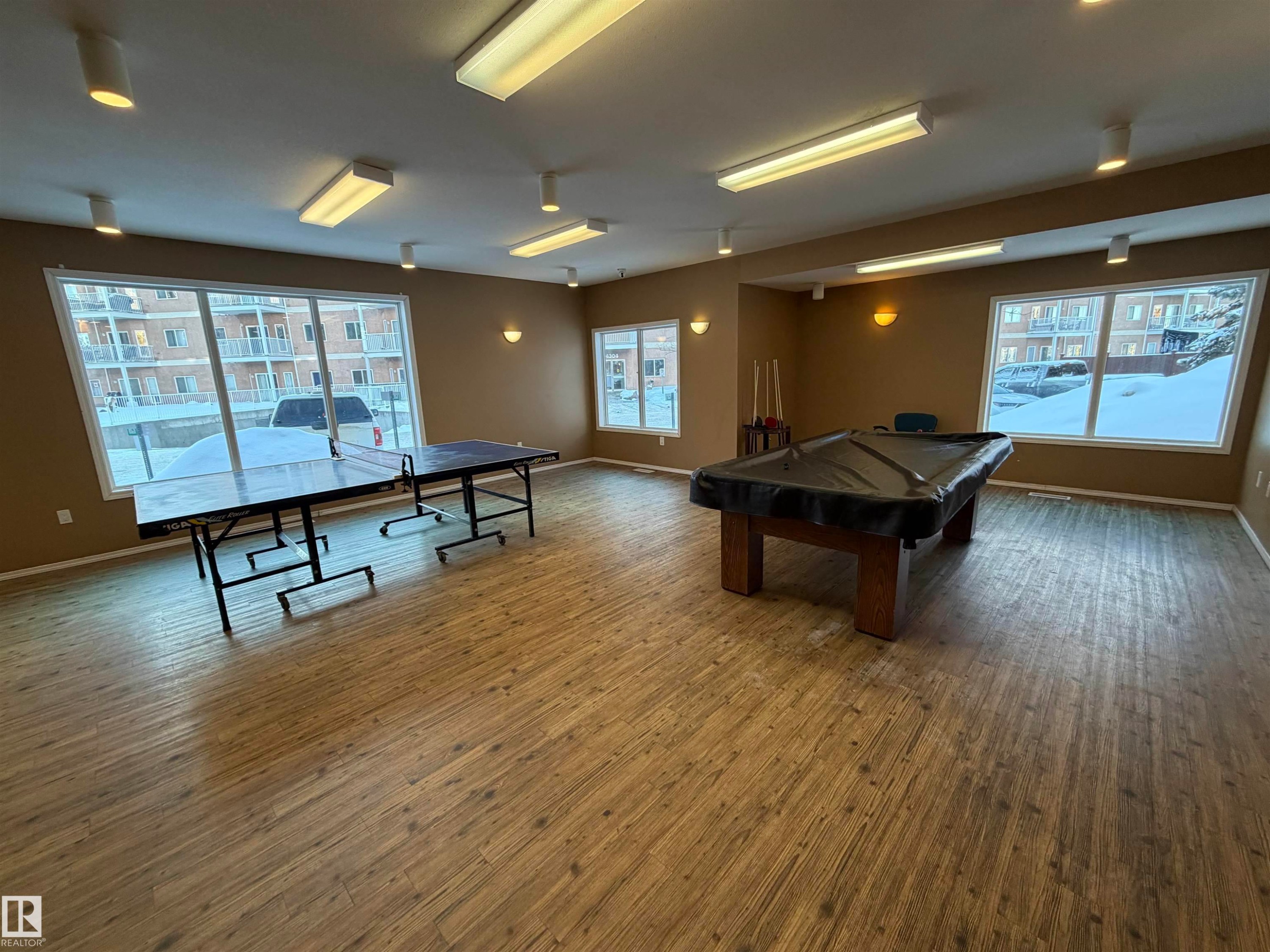 Recreation room featuring billiards table - 321 4304 139 Avenue, Edmonton, AB - Indoor Photo Showing Other Room