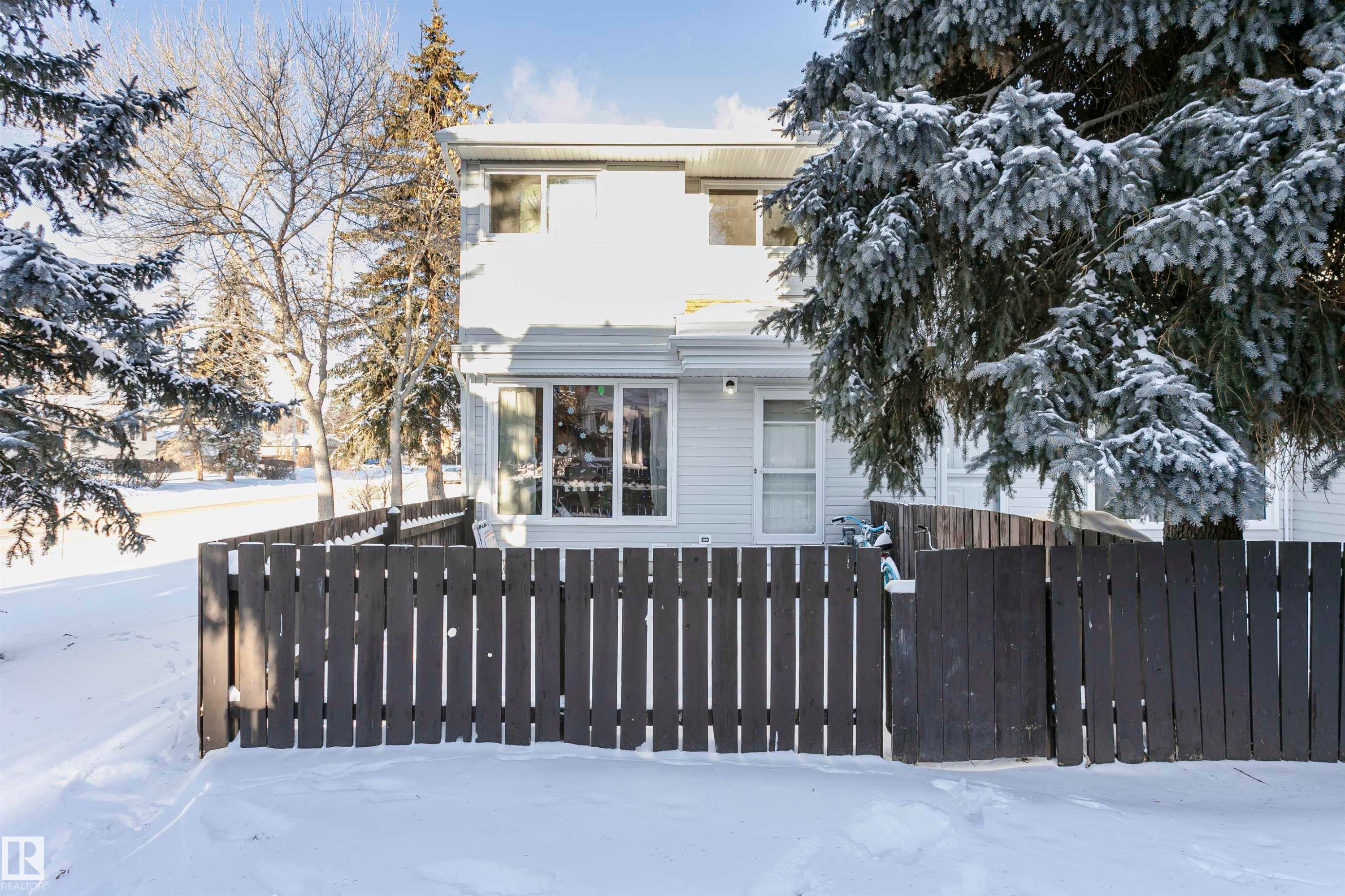 View of front of house featuring a fenced front yard - 3103 109 Street, Edmonton, AB - Outdoor