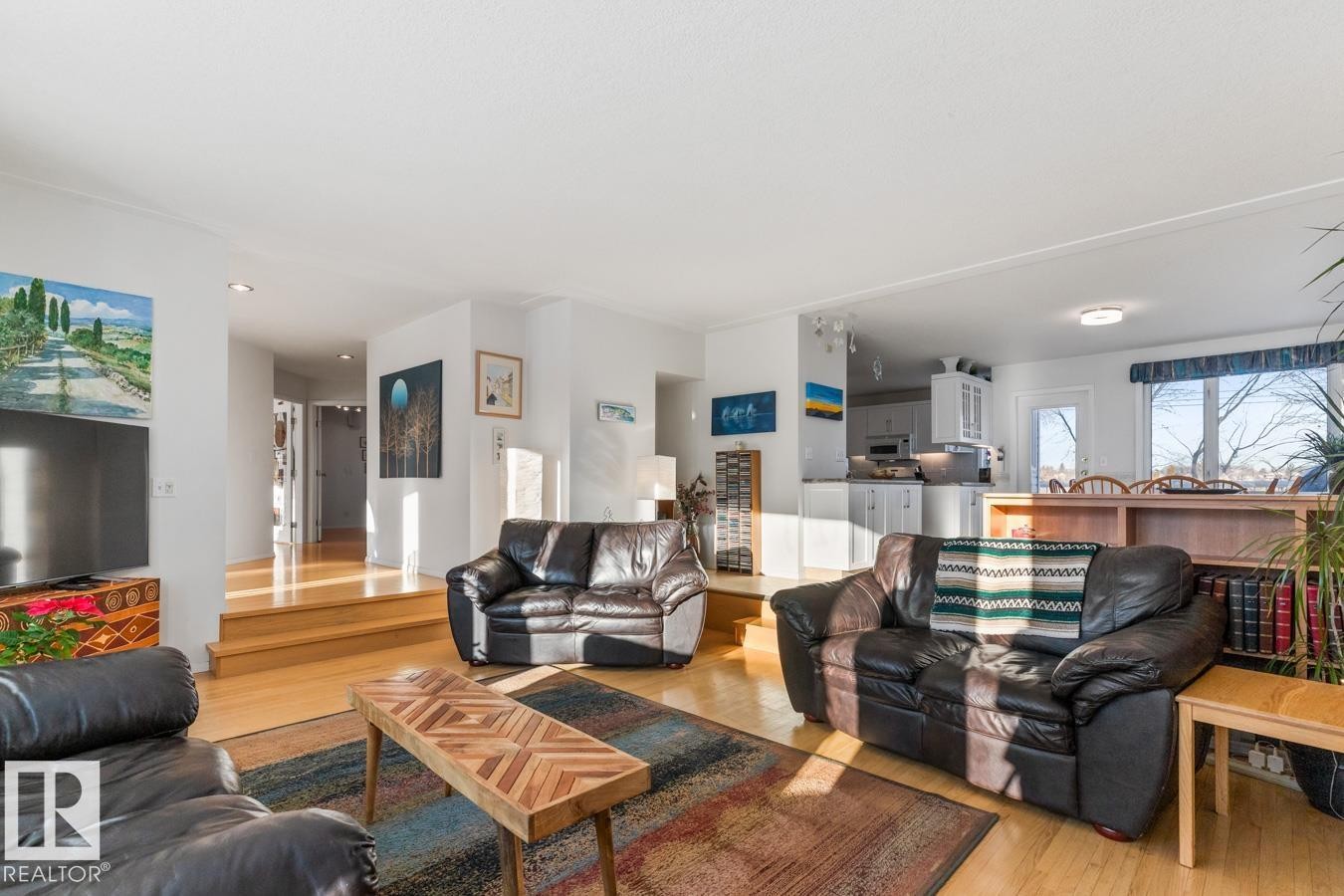 6508 109 Avenue, Edmonton, AB - Indoor Photo Showing Living Room