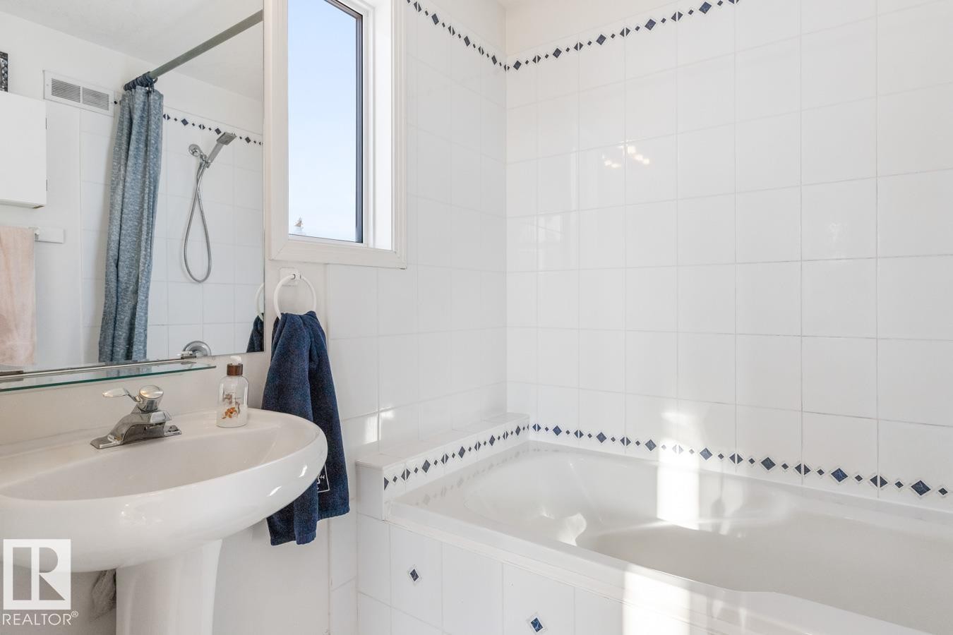 6508 109 Avenue, Edmonton, AB - Indoor Photo Showing Bathroom