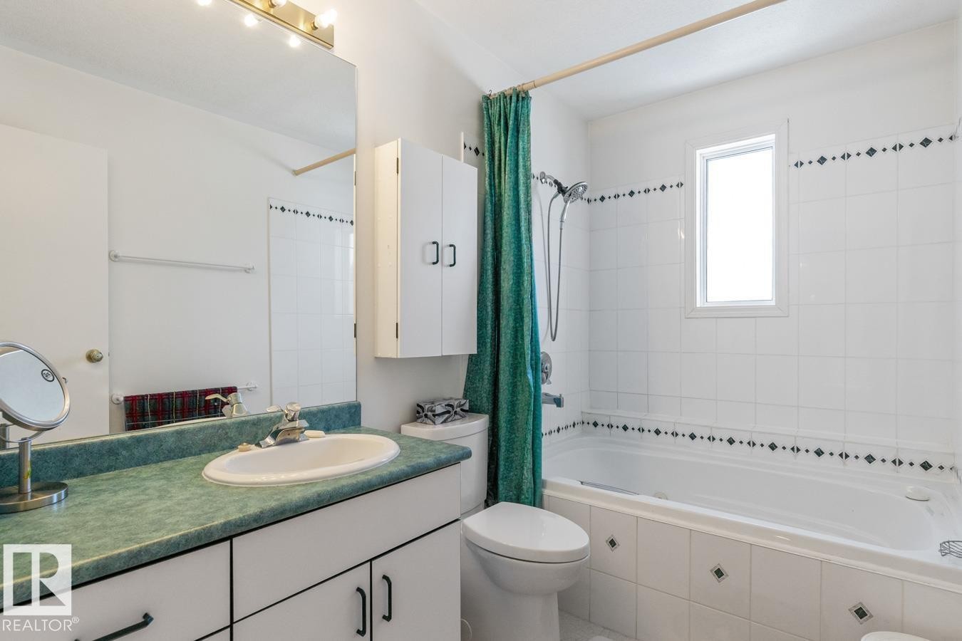6508 109 Avenue, Edmonton, AB - Indoor Photo Showing Bathroom