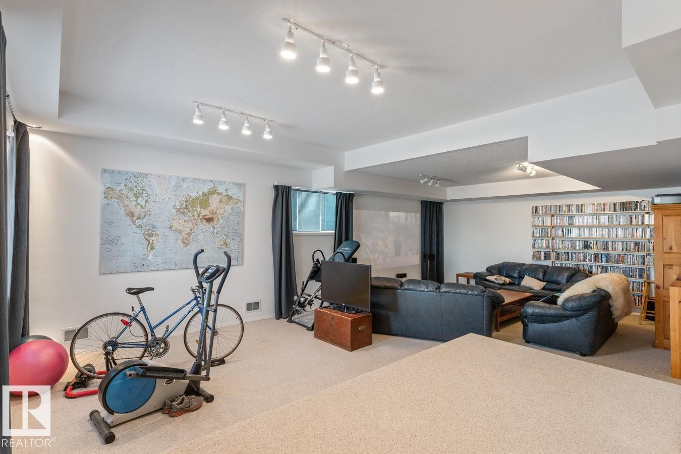 6508 109 Avenue, Edmonton, AB - Indoor Photo Showing Other Room