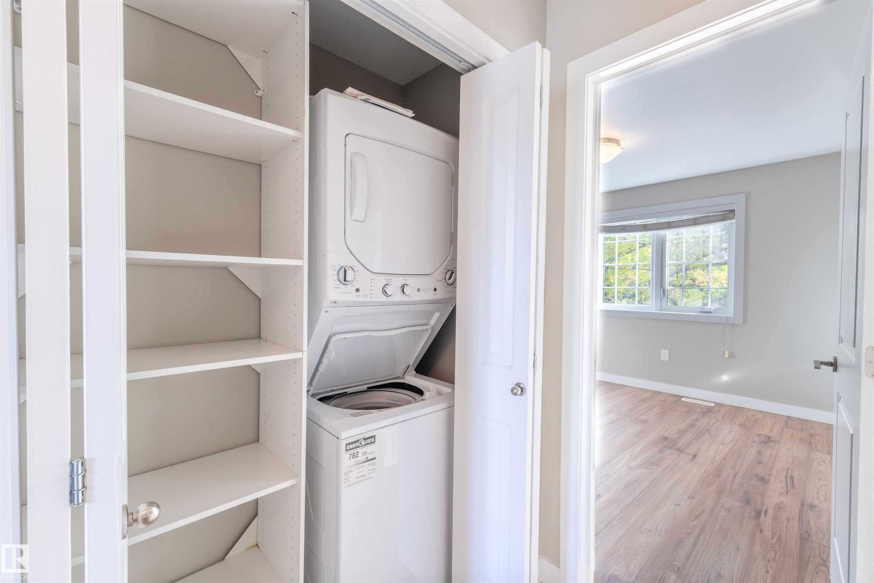 10204 113 Avenue, Edmonton, AB - Indoor Photo Showing Laundry Room