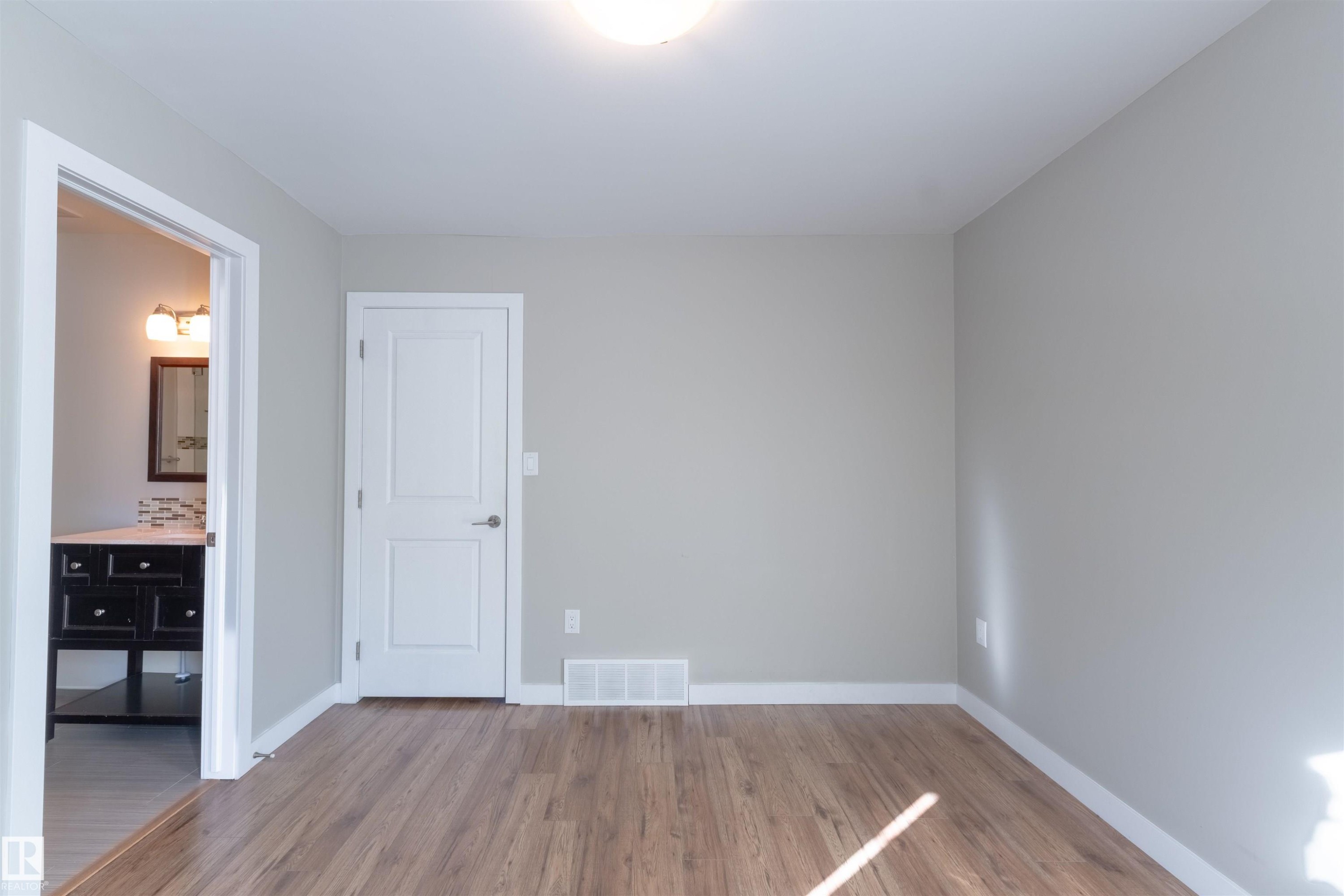 10204 113 Avenue, Edmonton, AB - Indoor Photo Showing Other Room