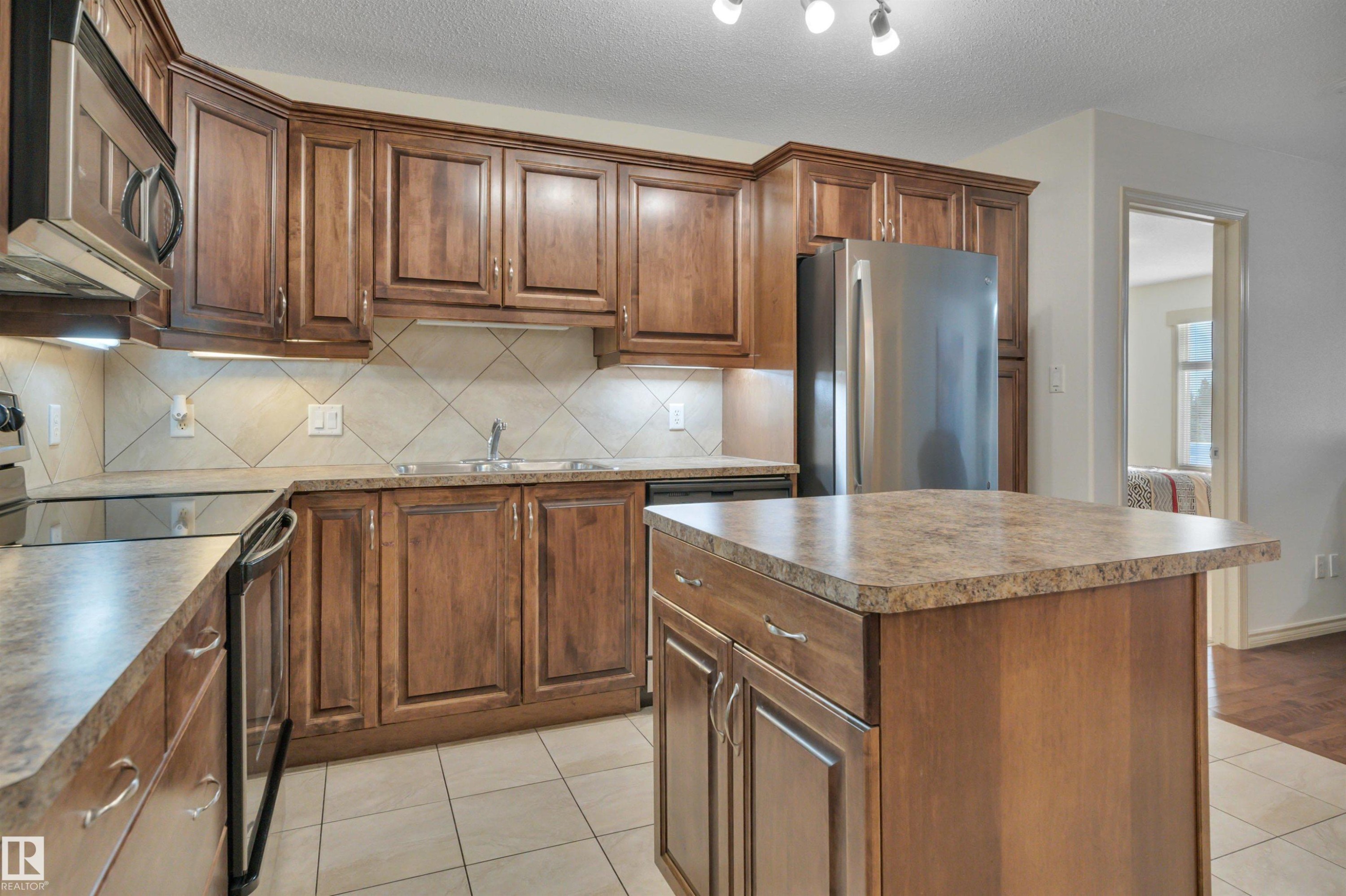 119 16035 132 Street, Edmonton, AB - Indoor Photo Showing Kitchen