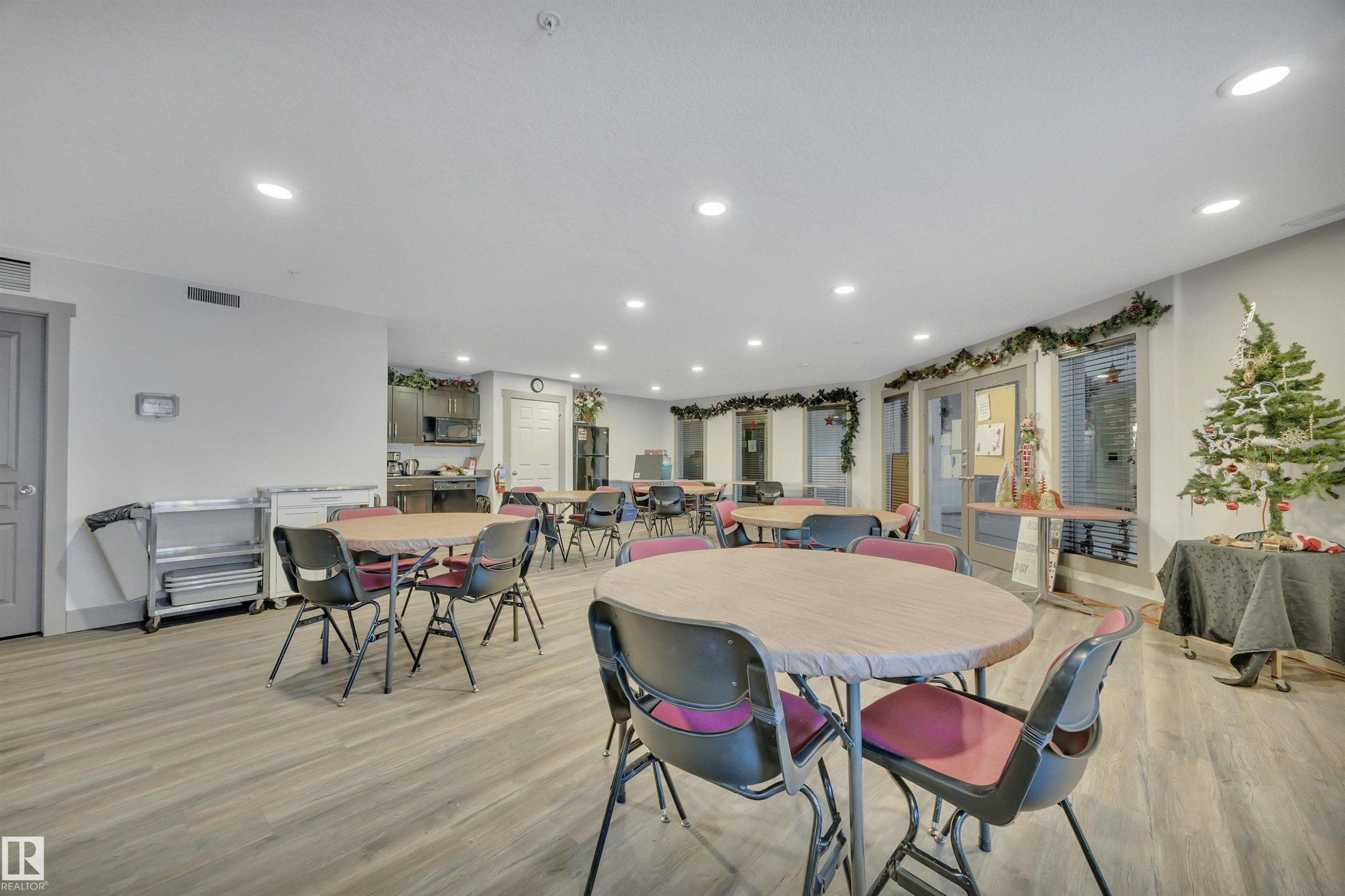 119 16035 132 Street, Edmonton, AB - Indoor Photo Showing Dining Room