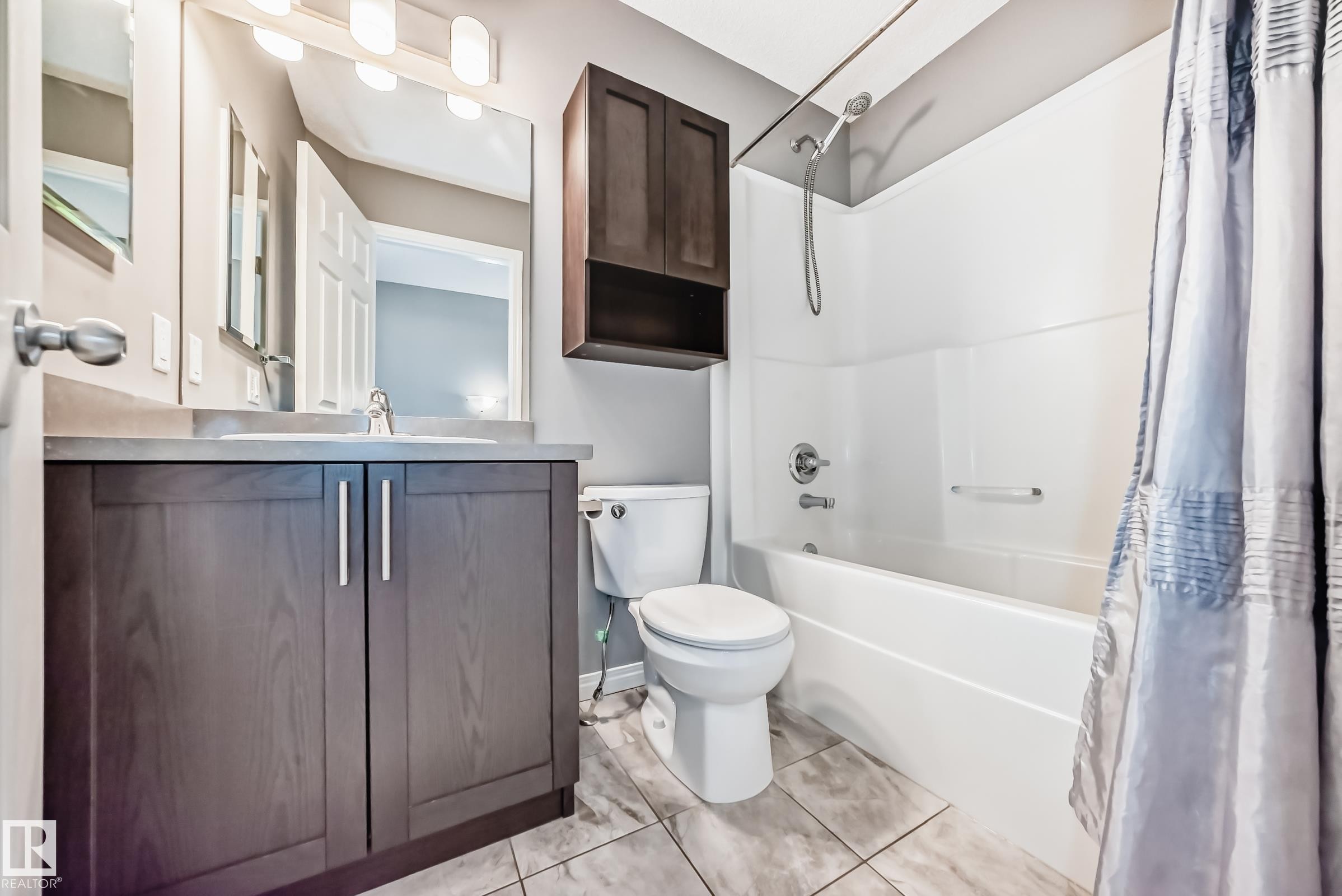 46 4029 Orchards Drive, Edmonton, AB - Indoor Photo Showing Bathroom