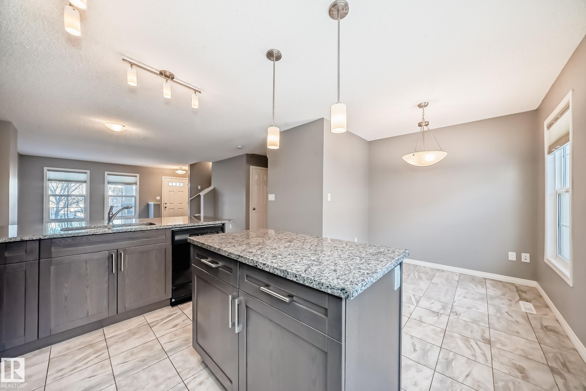 46 4029 Orchards Drive, Edmonton, AB - Indoor Photo Showing Kitchen With Upgraded Kitchen