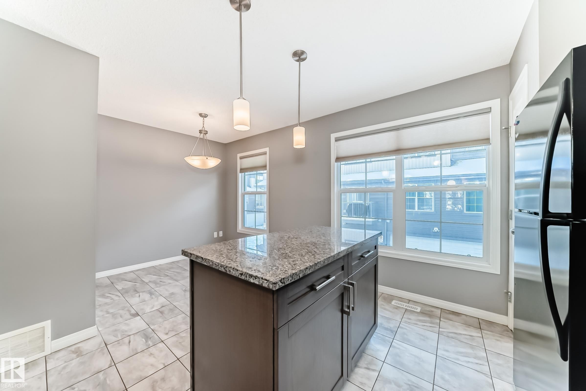 46 4029 Orchards Drive, Edmonton, AB - Indoor Photo Showing Kitchen