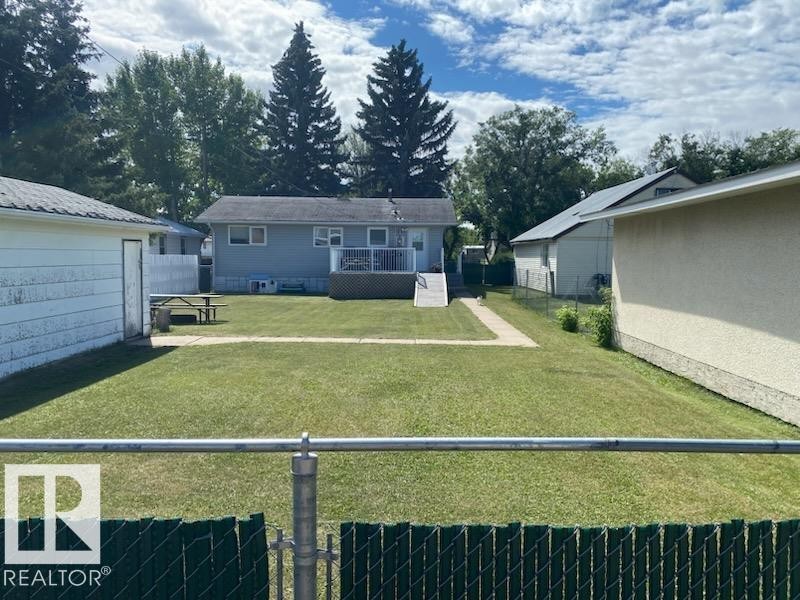 4828 52 Avenue, Viking, AB - Outdoor