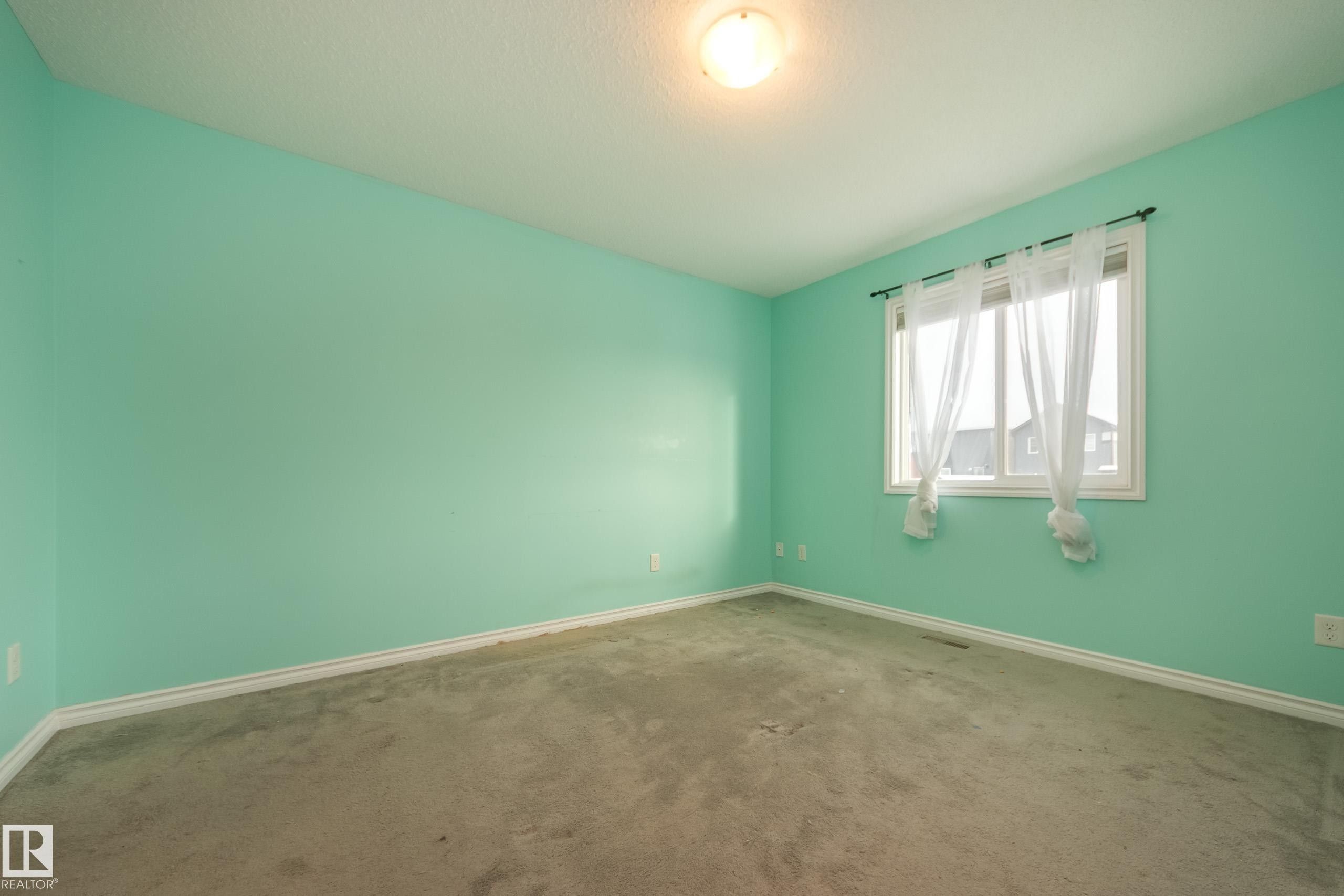 1438 Watt Drive, Edmonton, AB - Indoor Photo Showing Other Room