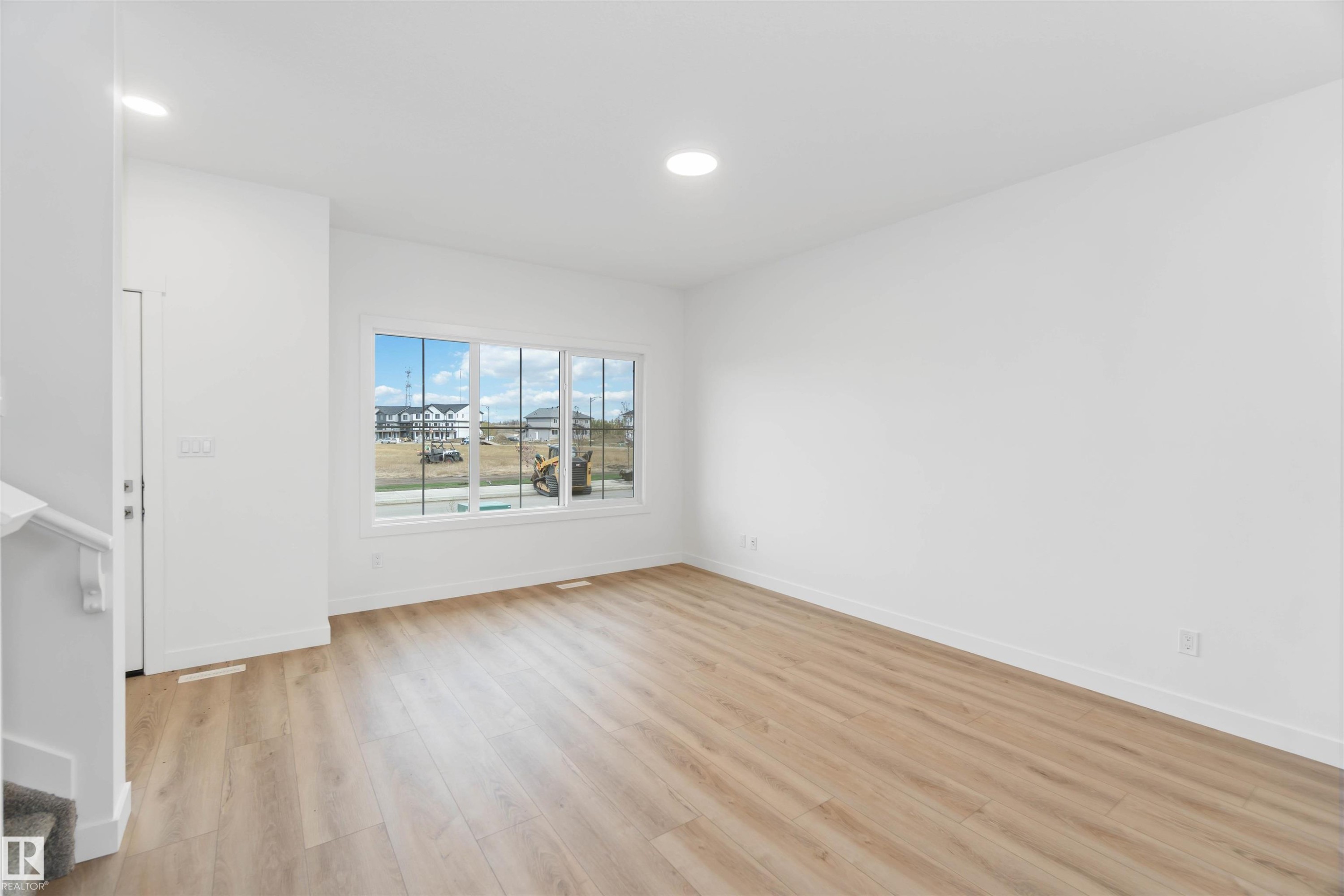 1013 Aster Boulevard, Edmonton, AB - Indoor Photo Showing Other Room