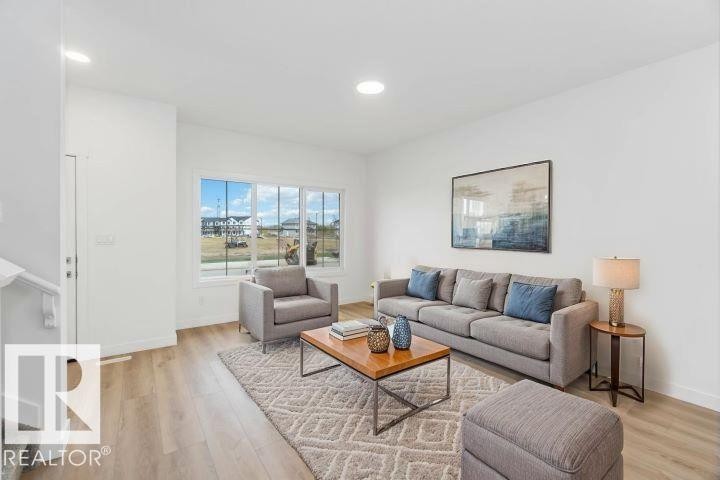 1013 Aster Boulevard, Edmonton, AB - Indoor Photo Showing Living Room