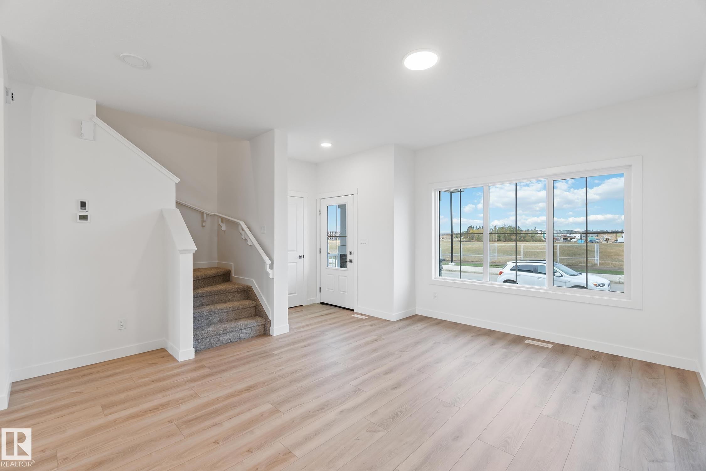1013 Aster Boulevard, Edmonton, AB - Indoor Photo Showing Other Room