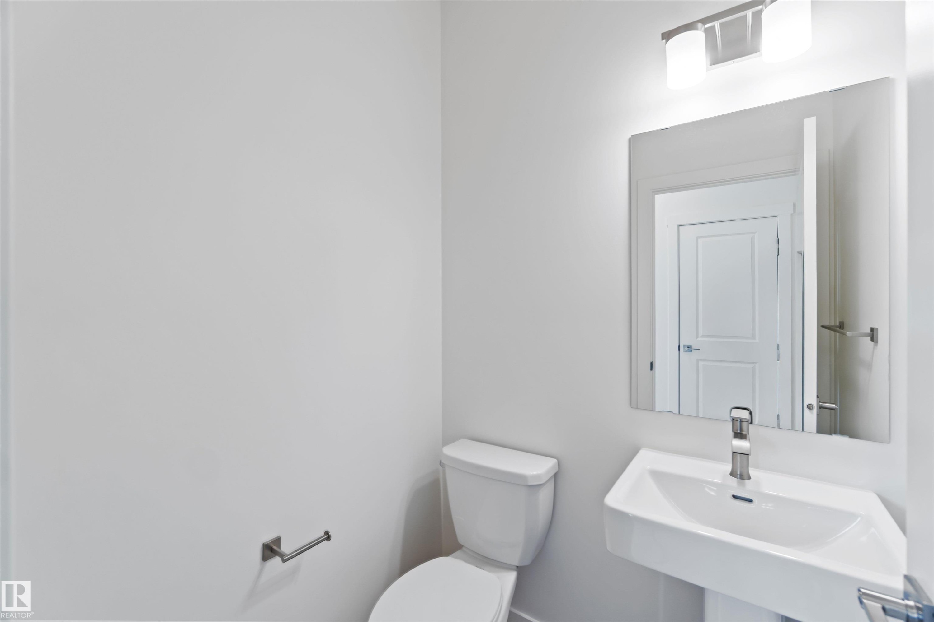1013 Aster Boulevard, Edmonton, AB - Indoor Photo Showing Bathroom