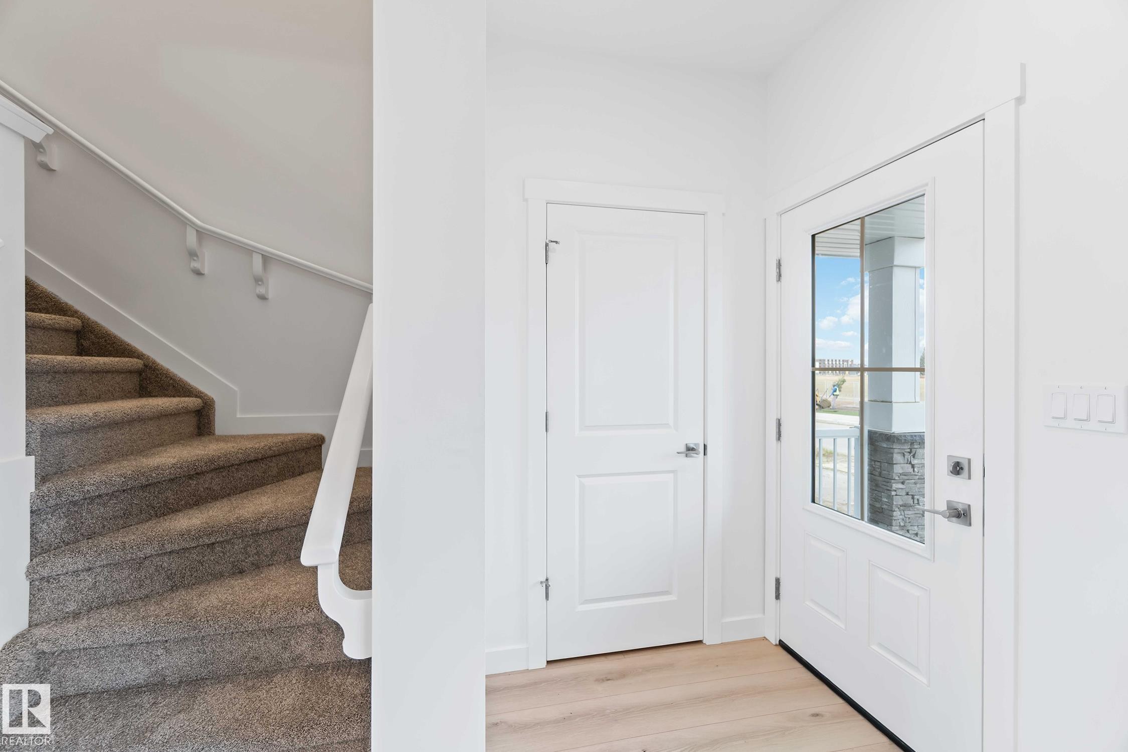 1013 Aster Boulevard, Edmonton, AB - Indoor Photo Showing Other Room