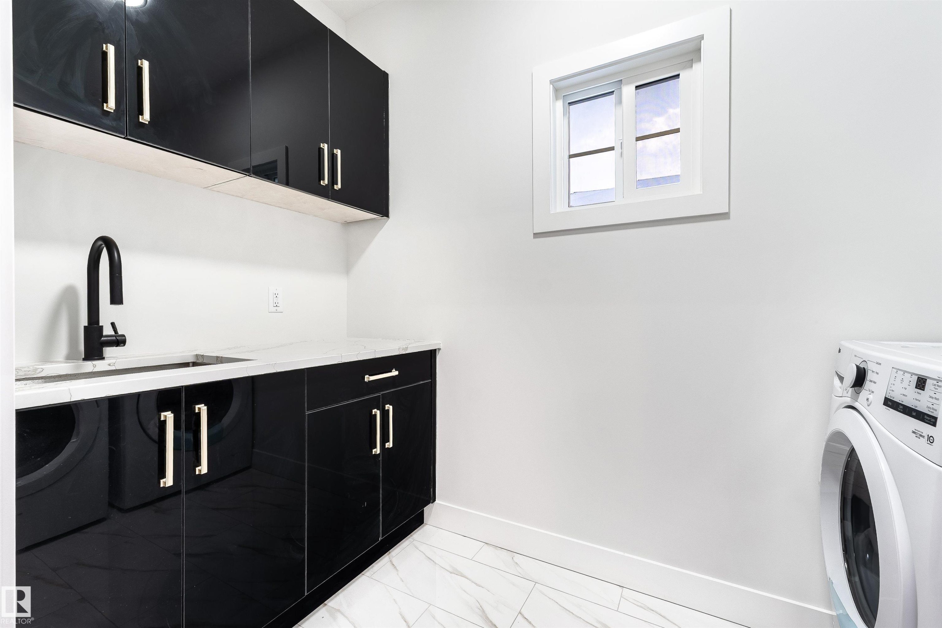 Edmonton, AB - Indoor Photo Showing Laundry Room