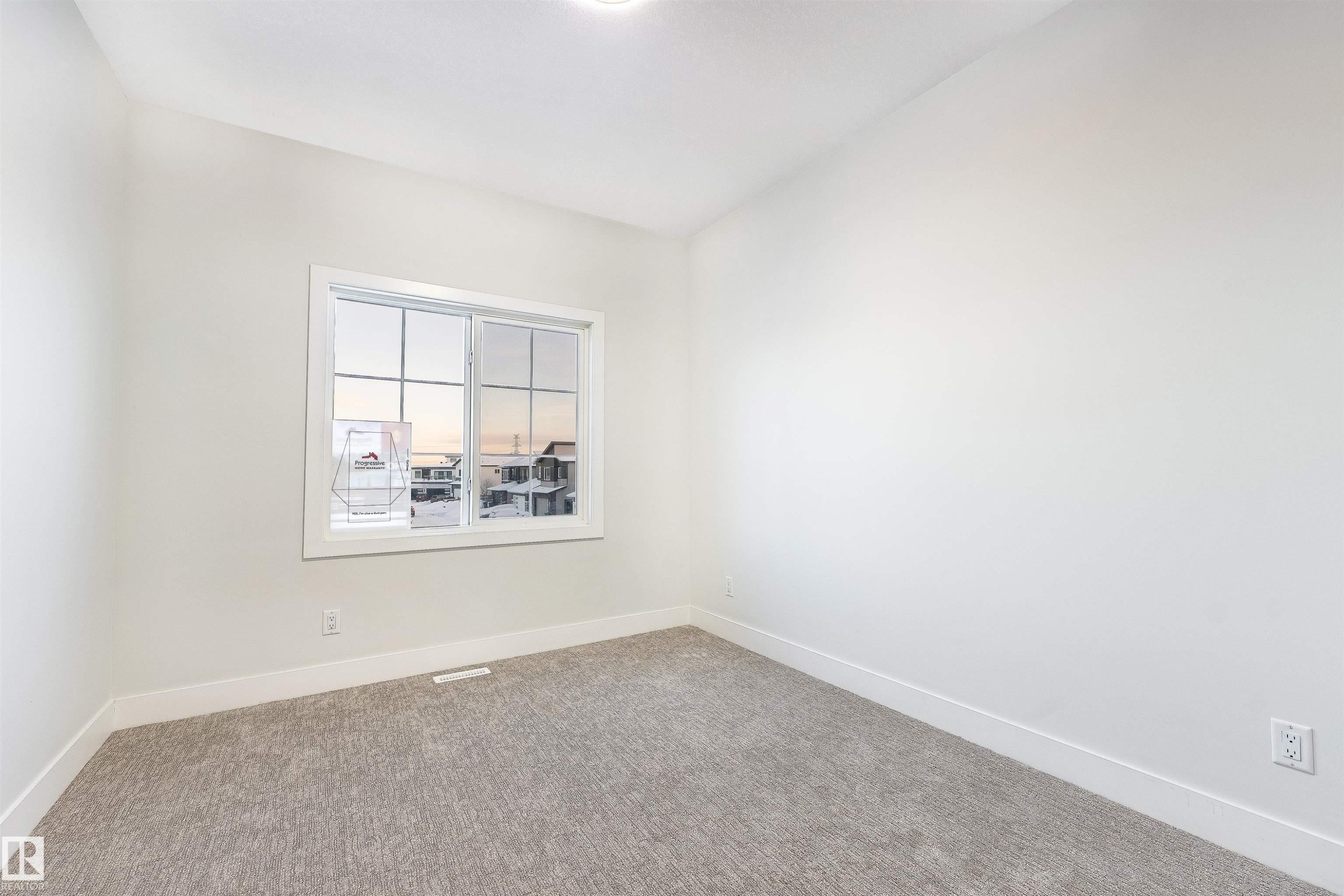 Edmonton, AB - Indoor Photo Showing Other Room