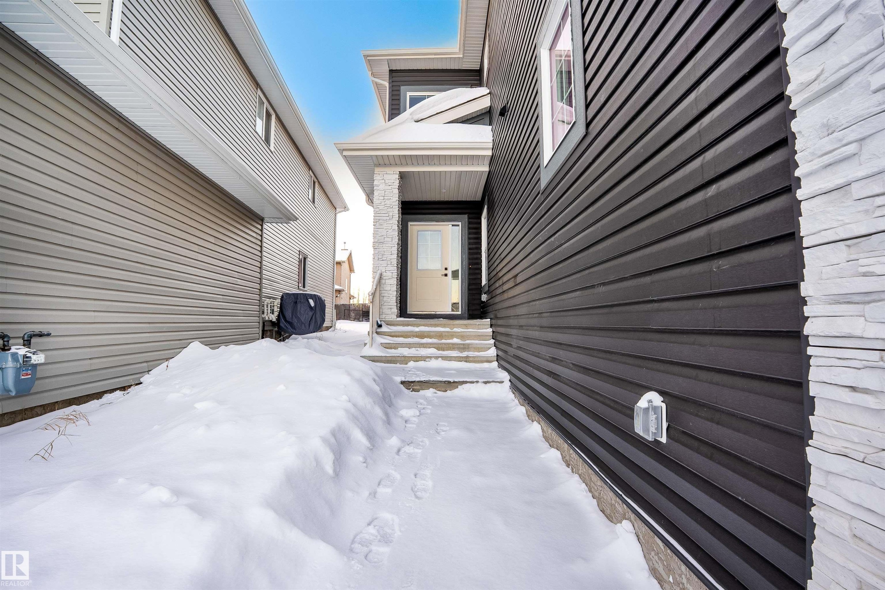 Edmonton, AB - Outdoor