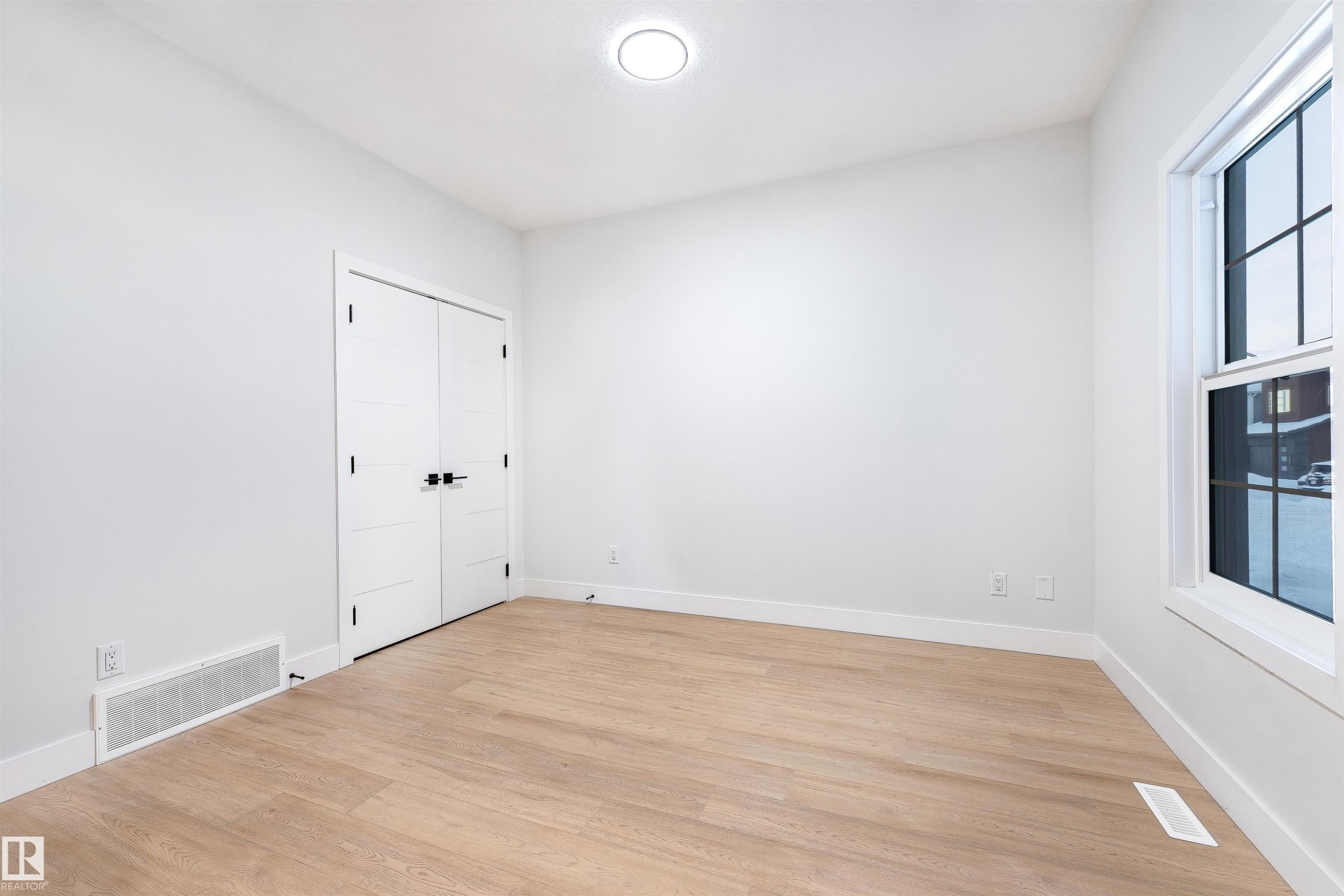 Edmonton, AB - Indoor Photo Showing Other Room