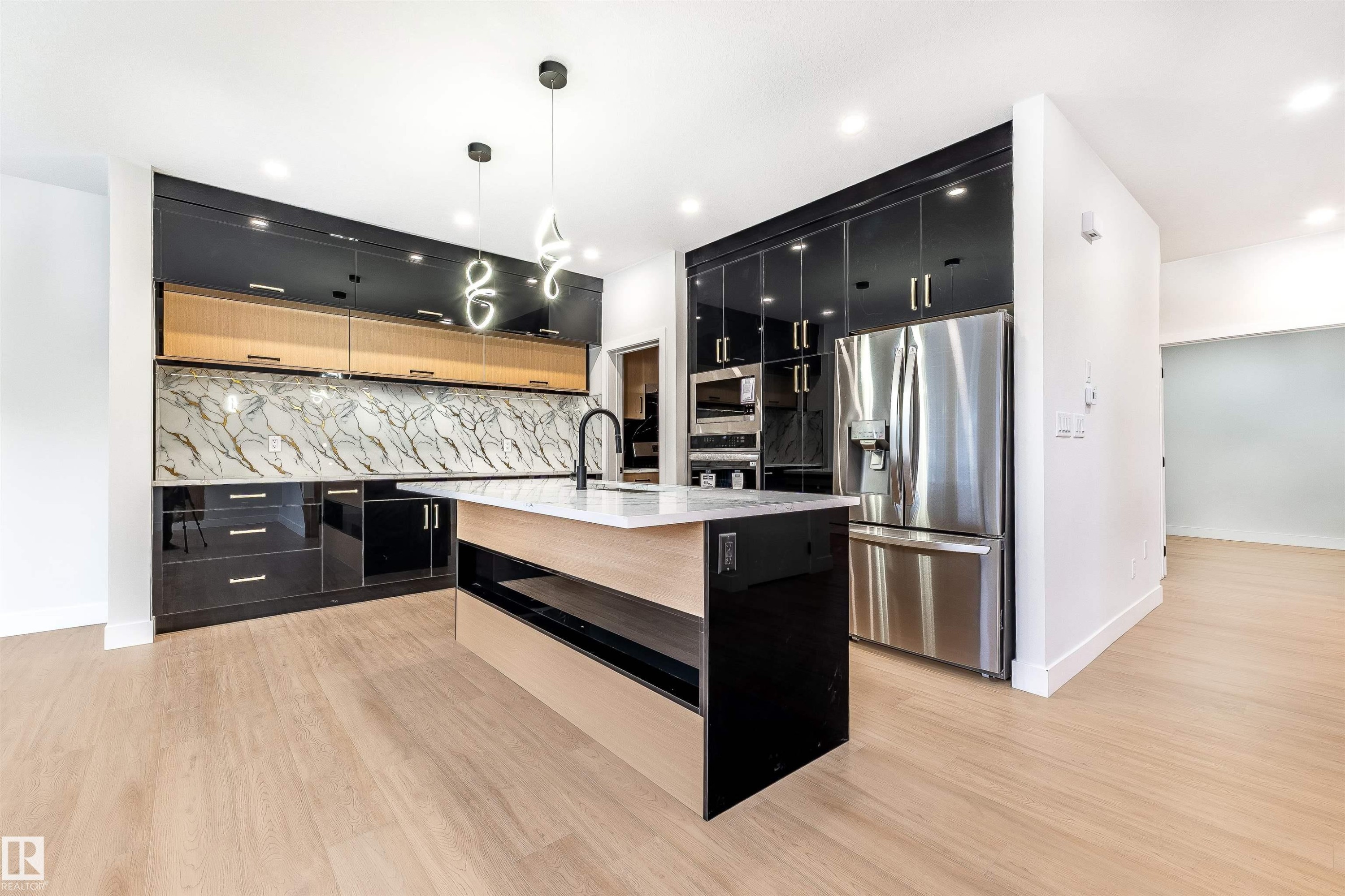 Edmonton, AB - Indoor Photo Showing Kitchen With Upgraded Kitchen