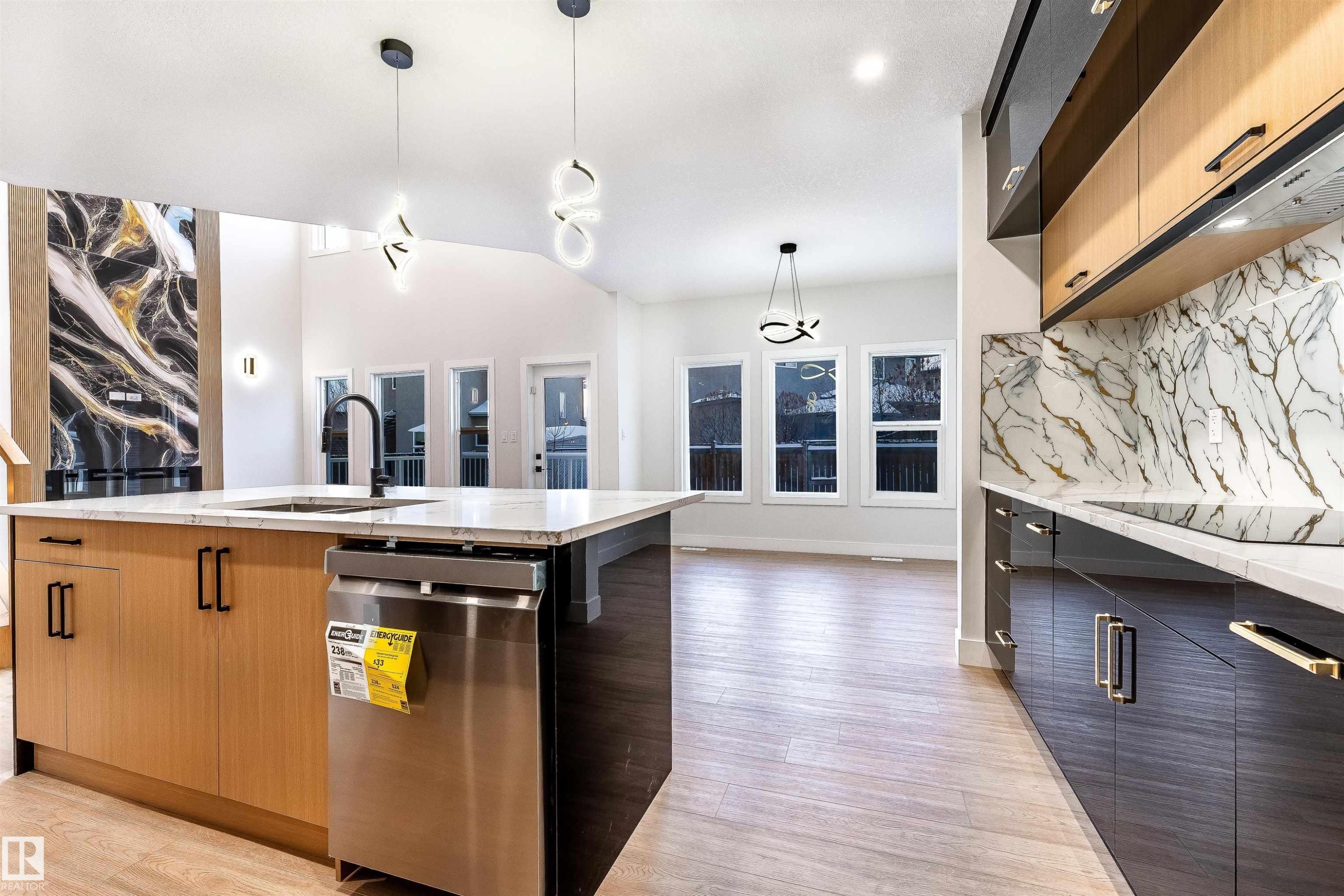 Edmonton, AB - Indoor Photo Showing Kitchen With Upgraded Kitchen
