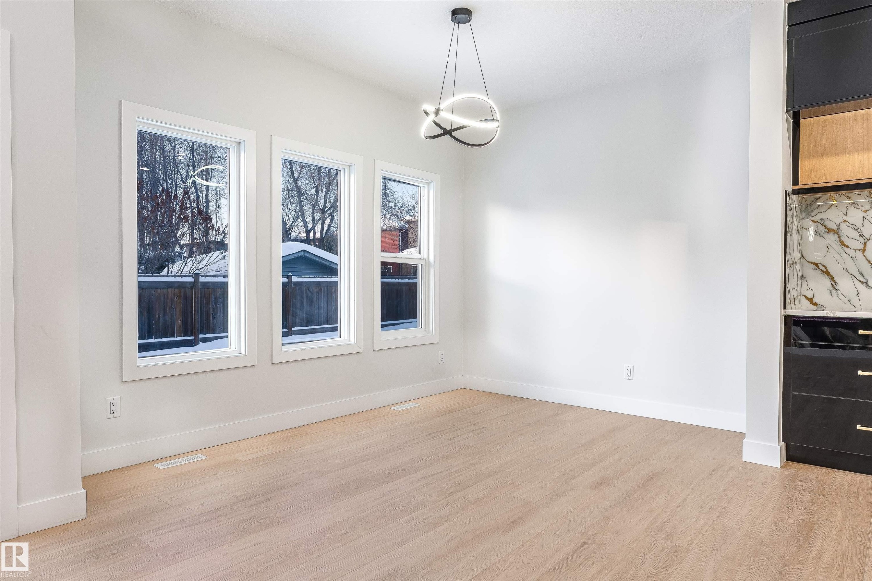 Edmonton, AB - Indoor Photo Showing Other Room