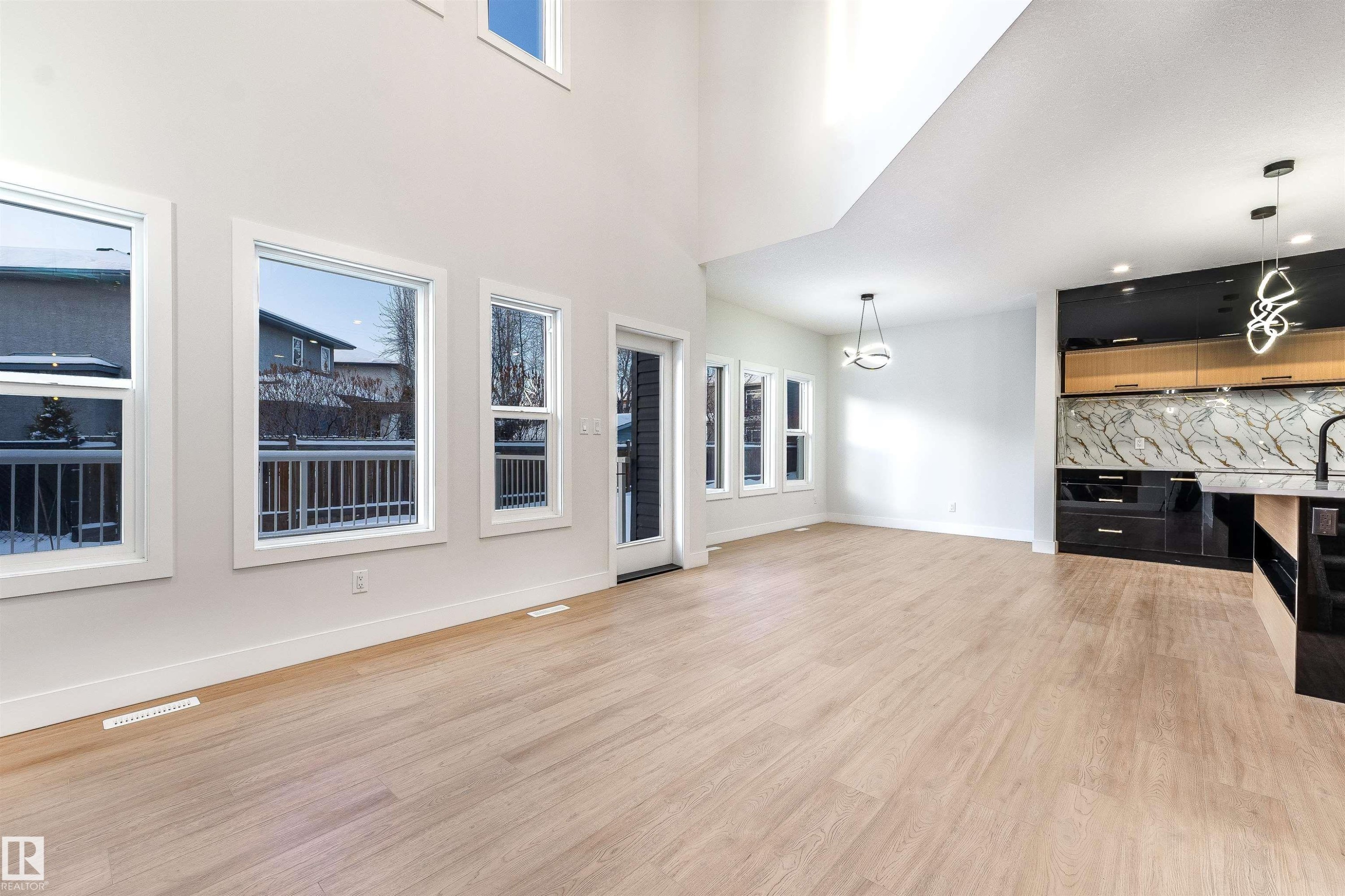 Edmonton, AB - Indoor