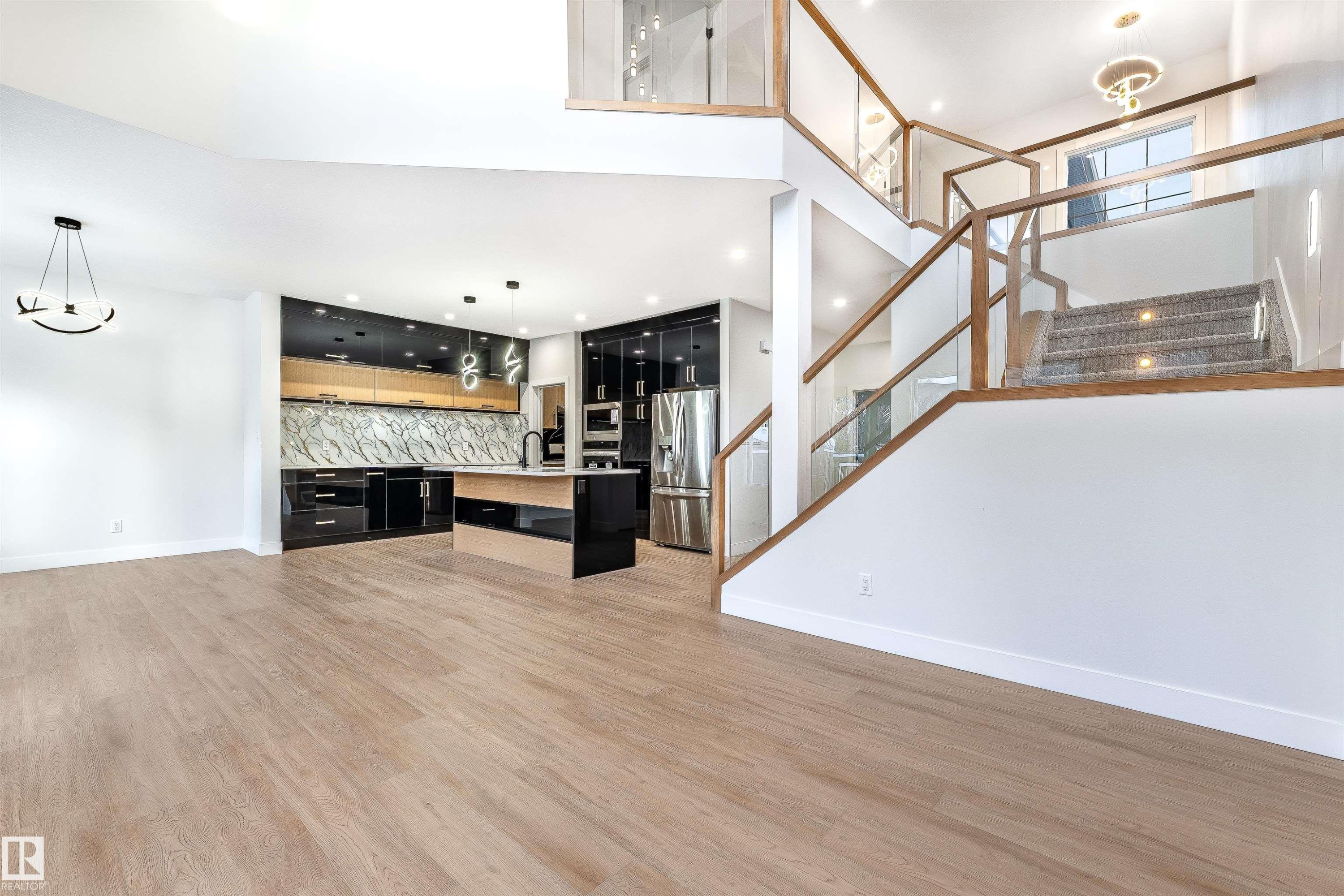 Edmonton, AB - Indoor Photo Showing Other Room