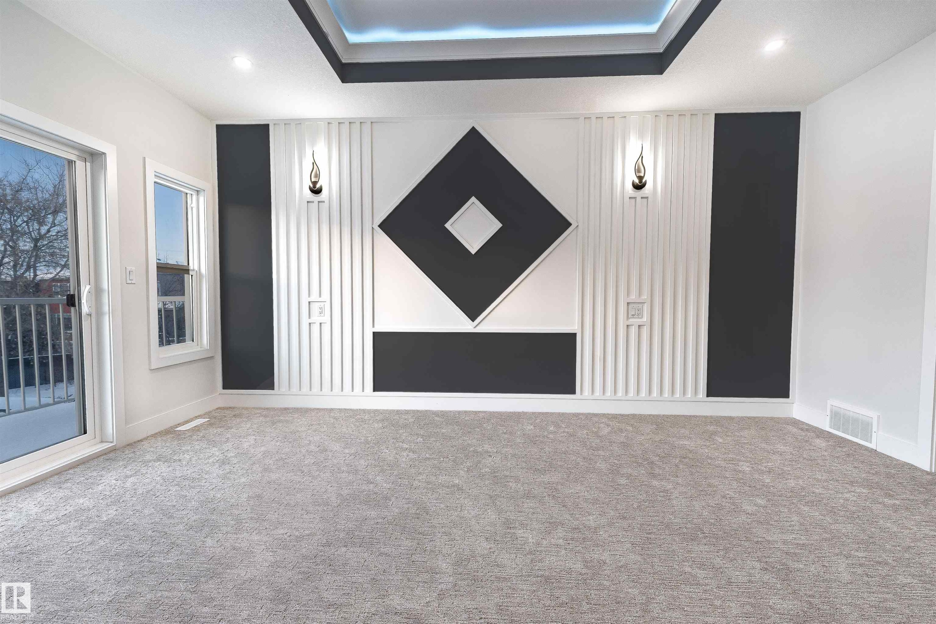 Edmonton, AB - Indoor Photo Showing Other Room