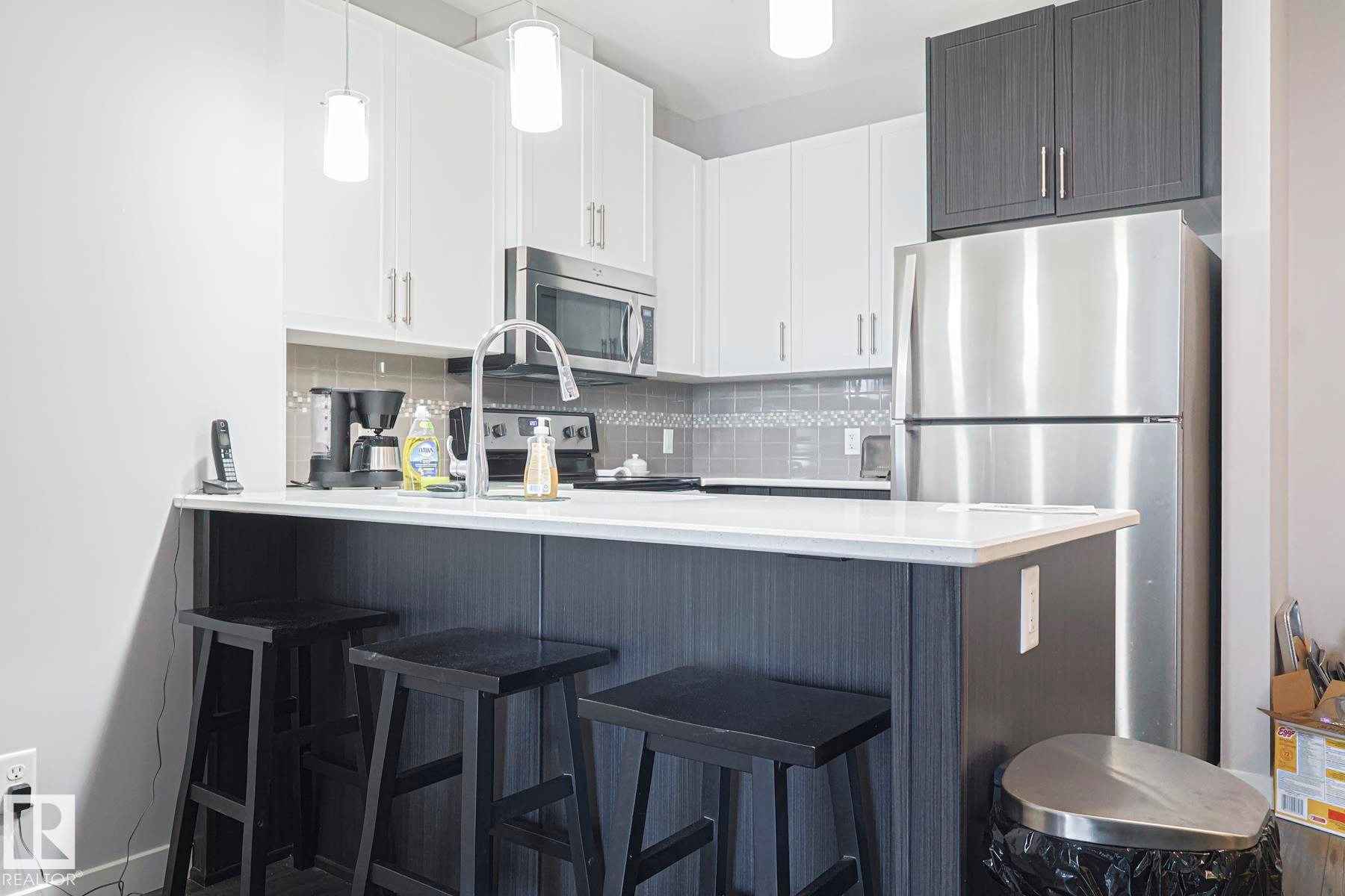 407 812 Welsh Drive, Edmonton, AB - Indoor Photo Showing Kitchen With Upgraded Kitchen