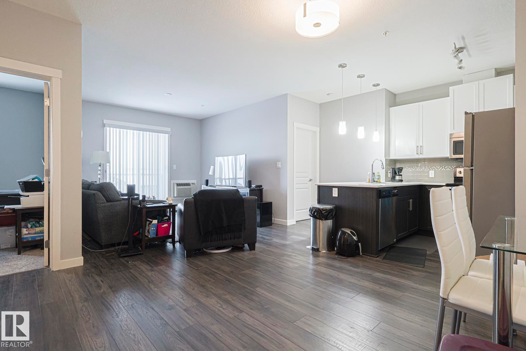 407 812 Welsh Drive, Edmonton, AB - Indoor