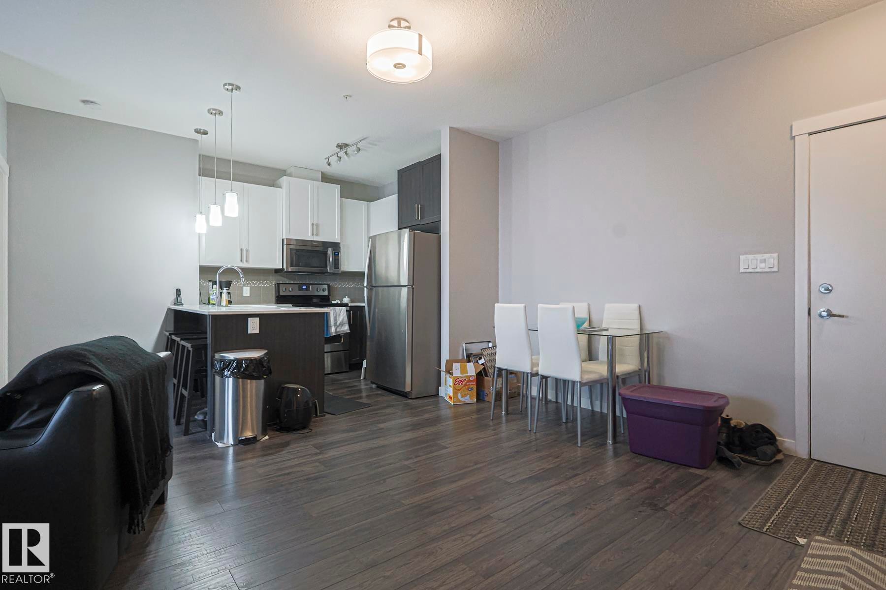 407 812 Welsh Drive, Edmonton, AB - Indoor