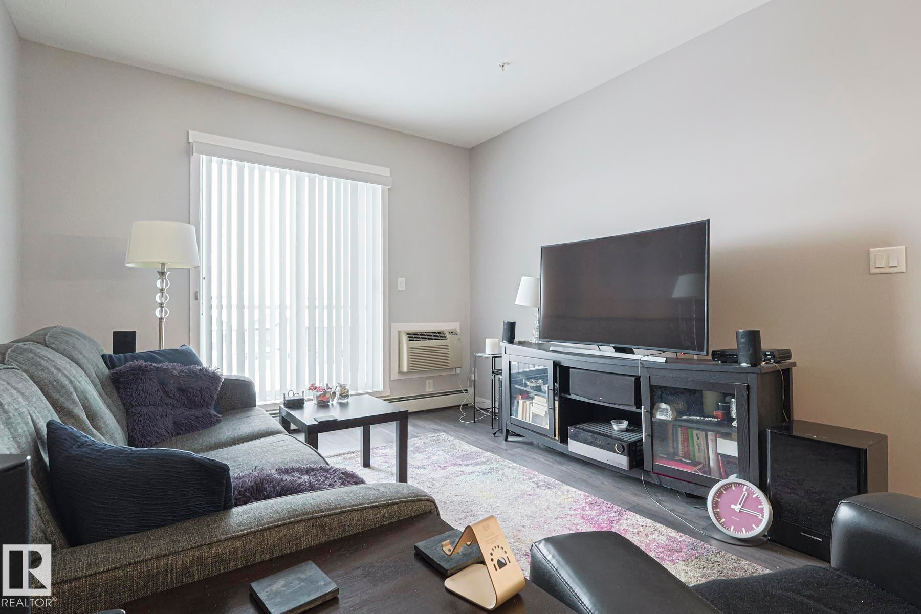 407 812 Welsh Drive, Edmonton, AB - Indoor Photo Showing Living Room