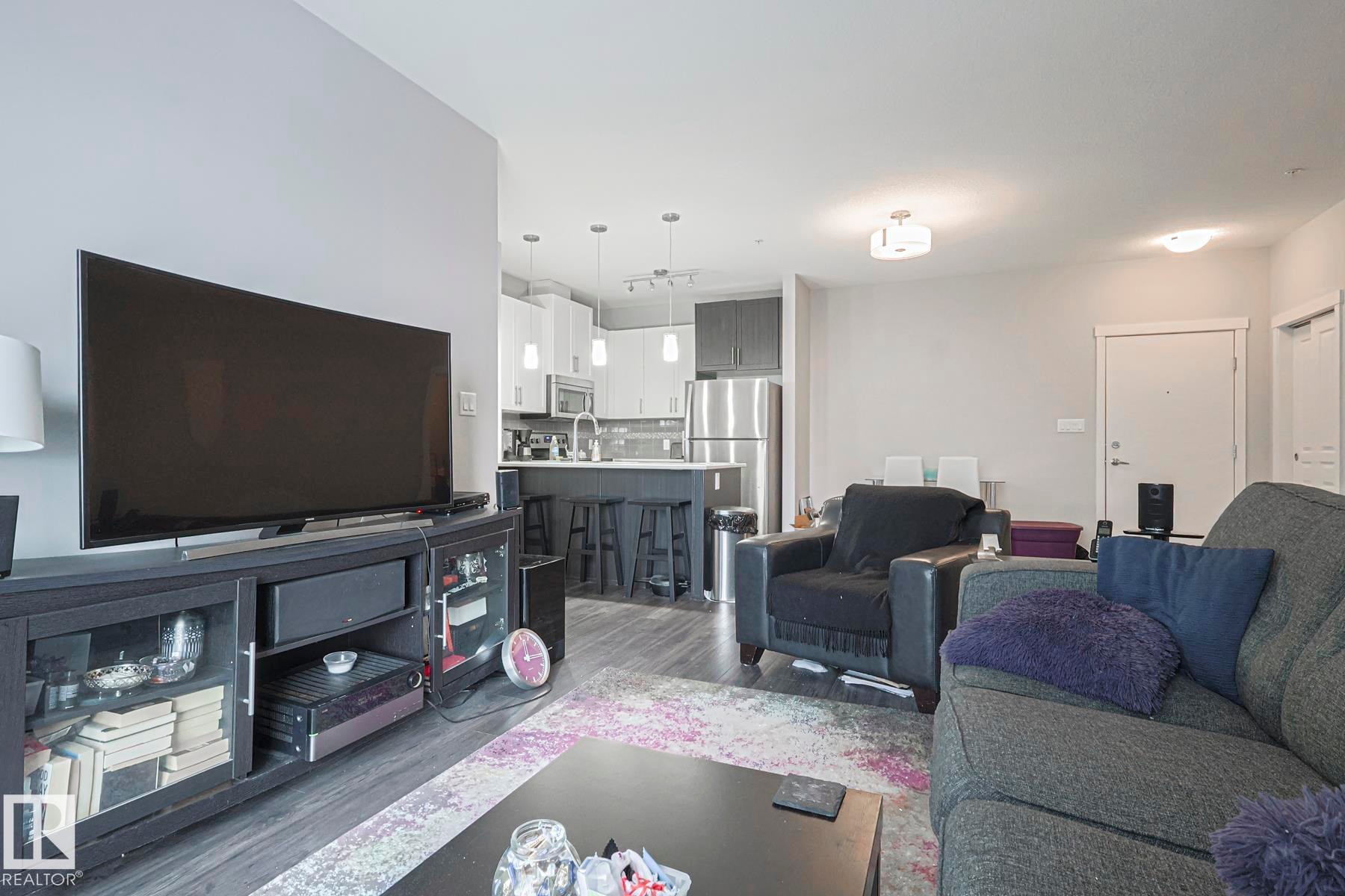 407 812 Welsh Drive, Edmonton, AB - Indoor Photo Showing Living Room