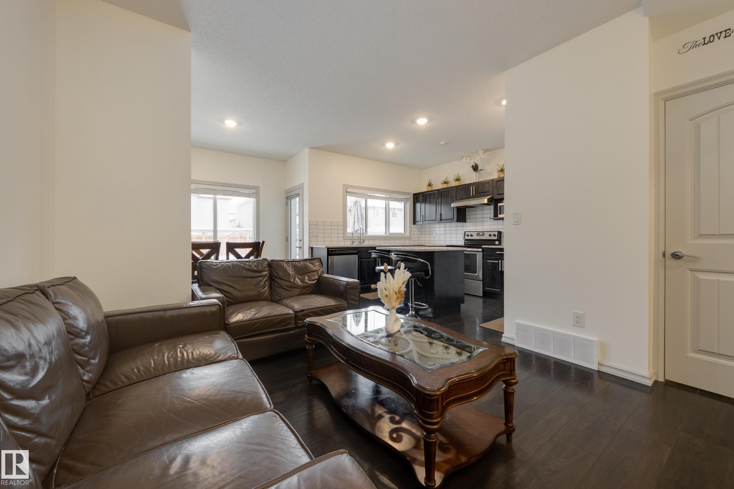 1717 Dumont Crescent, Edmonton, AB - Indoor Photo Showing Living Room