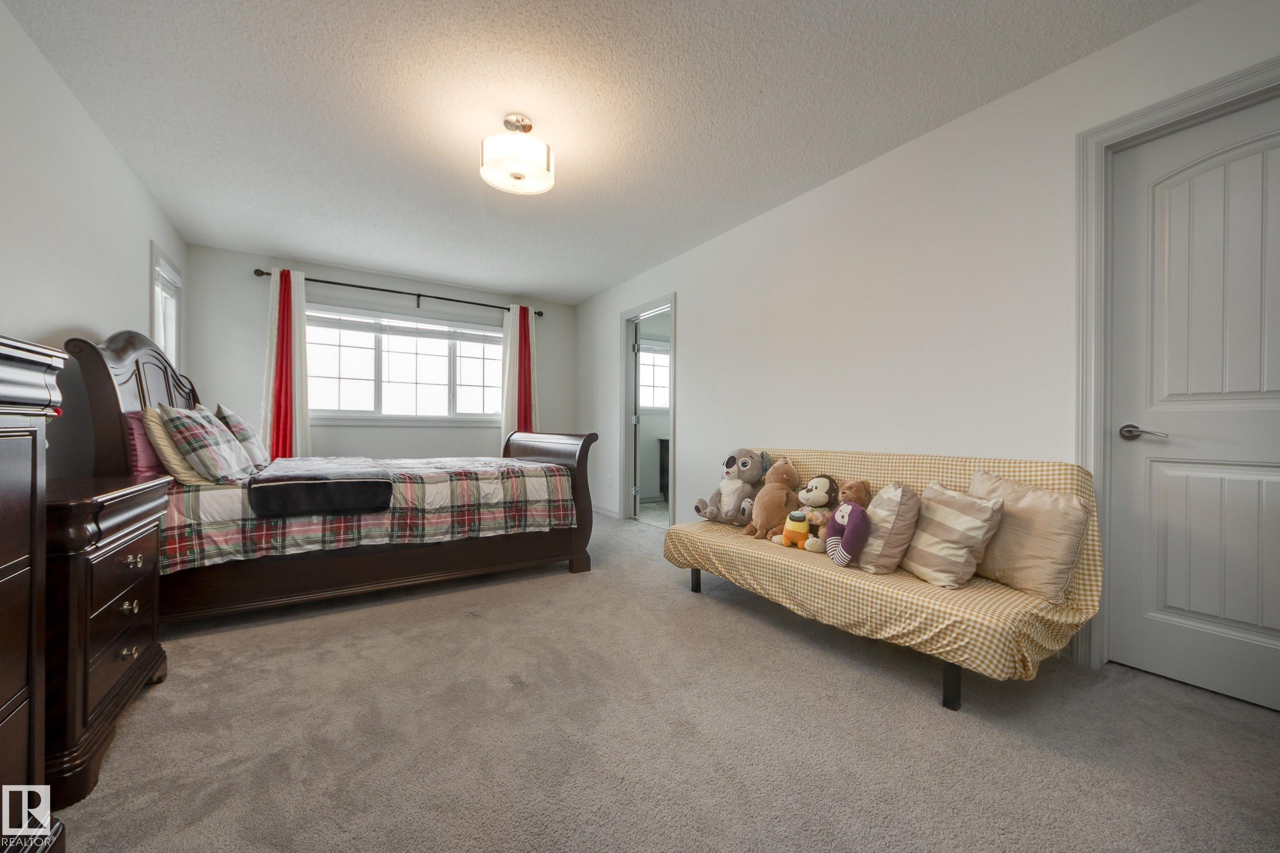 1717 Dumont Crescent, Edmonton, AB - Indoor Photo Showing Bedroom