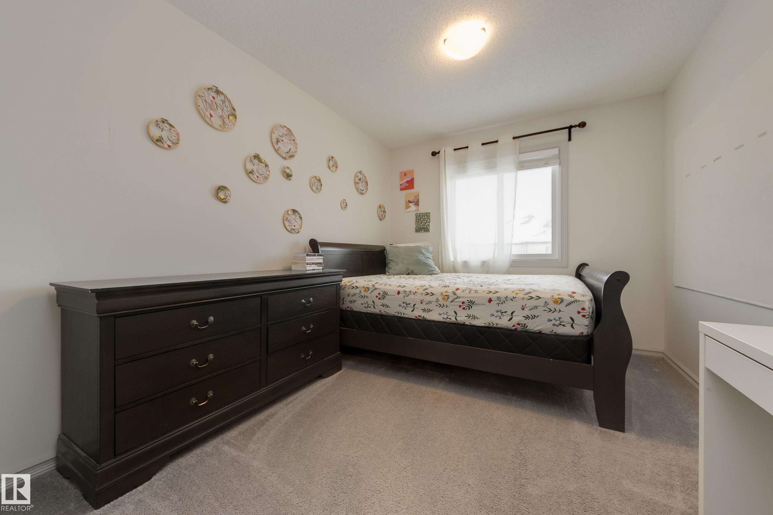 1717 Dumont Crescent, Edmonton, AB - Indoor Photo Showing Bedroom