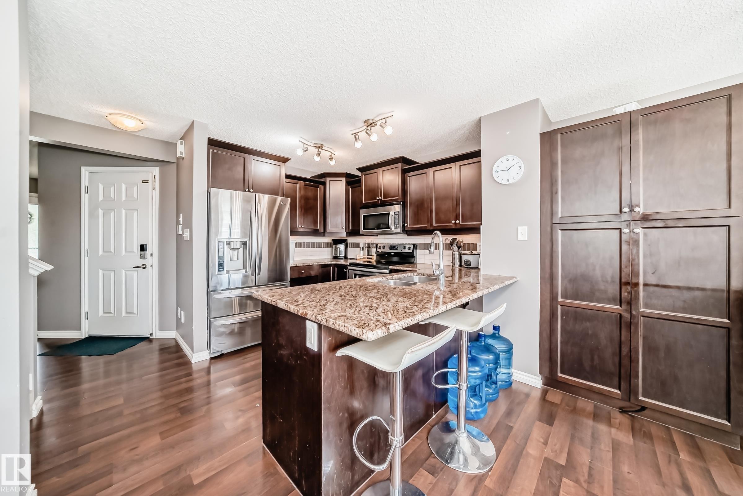 2909 18A Avenue, Edmonton, AB - Indoor Photo Showing Kitchen