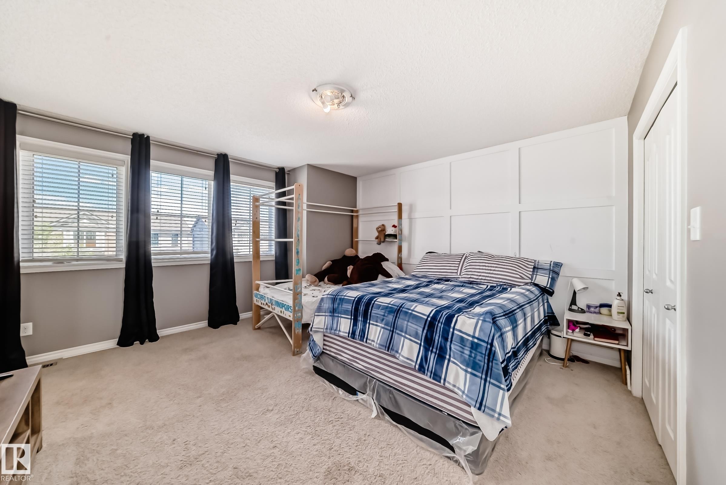 2909 18A Avenue, Edmonton, AB - Indoor Photo Showing Bedroom