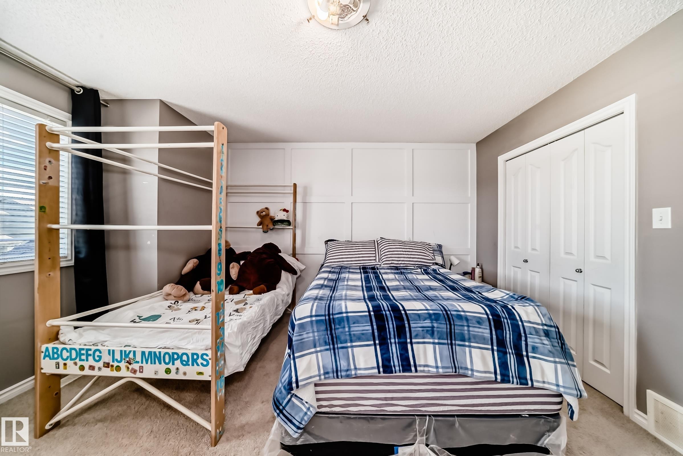 2909 18A Avenue, Edmonton, AB - Indoor Photo Showing Bedroom