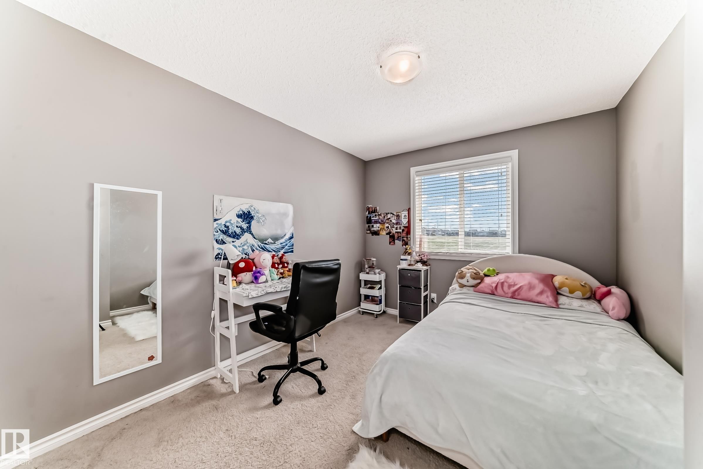 2909 18A Avenue, Edmonton, AB - Indoor Photo Showing Bedroom