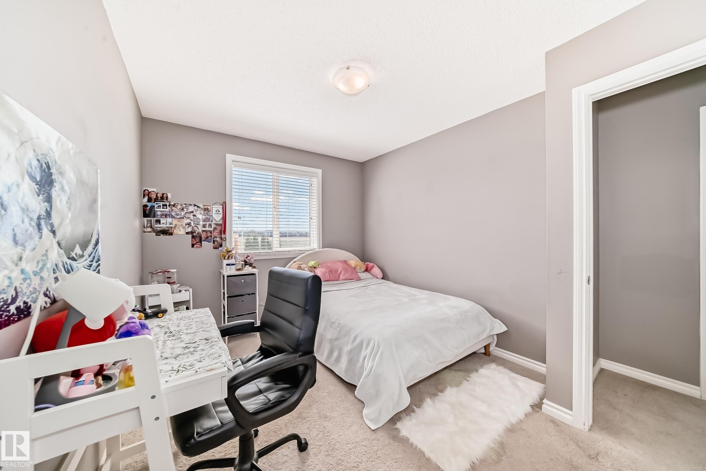2909 18A Avenue, Edmonton, AB - Indoor Photo Showing Bedroom