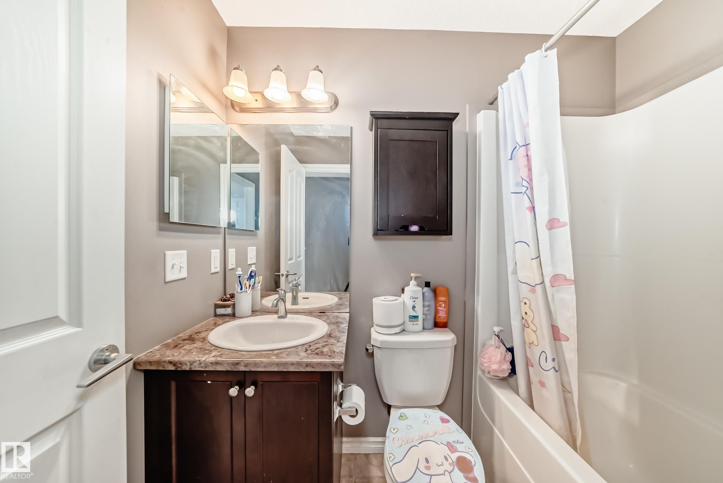 2909 18A Avenue, Edmonton, AB - Indoor Photo Showing Bathroom