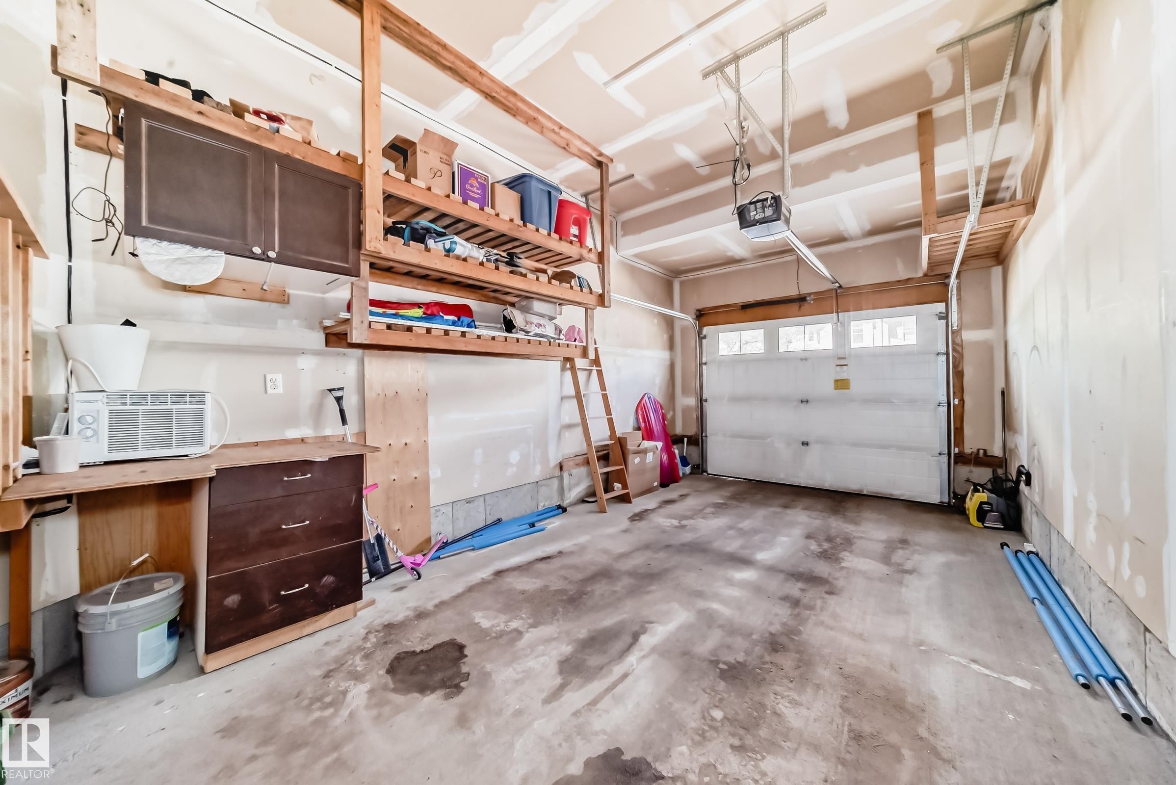 2909 18A Avenue, Edmonton, AB - Indoor Photo Showing Garage