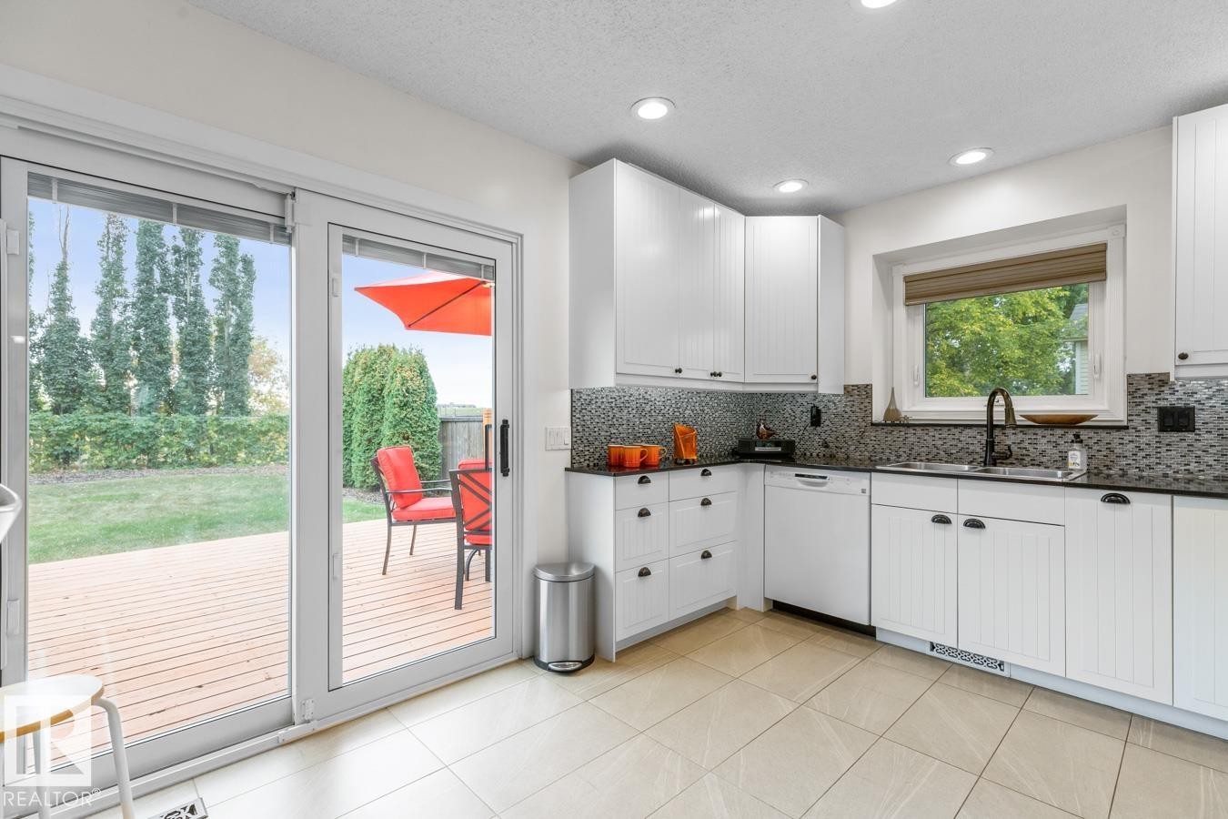 4631 10 Avenue, Edmonton, AB - Indoor Photo Showing Kitchen
