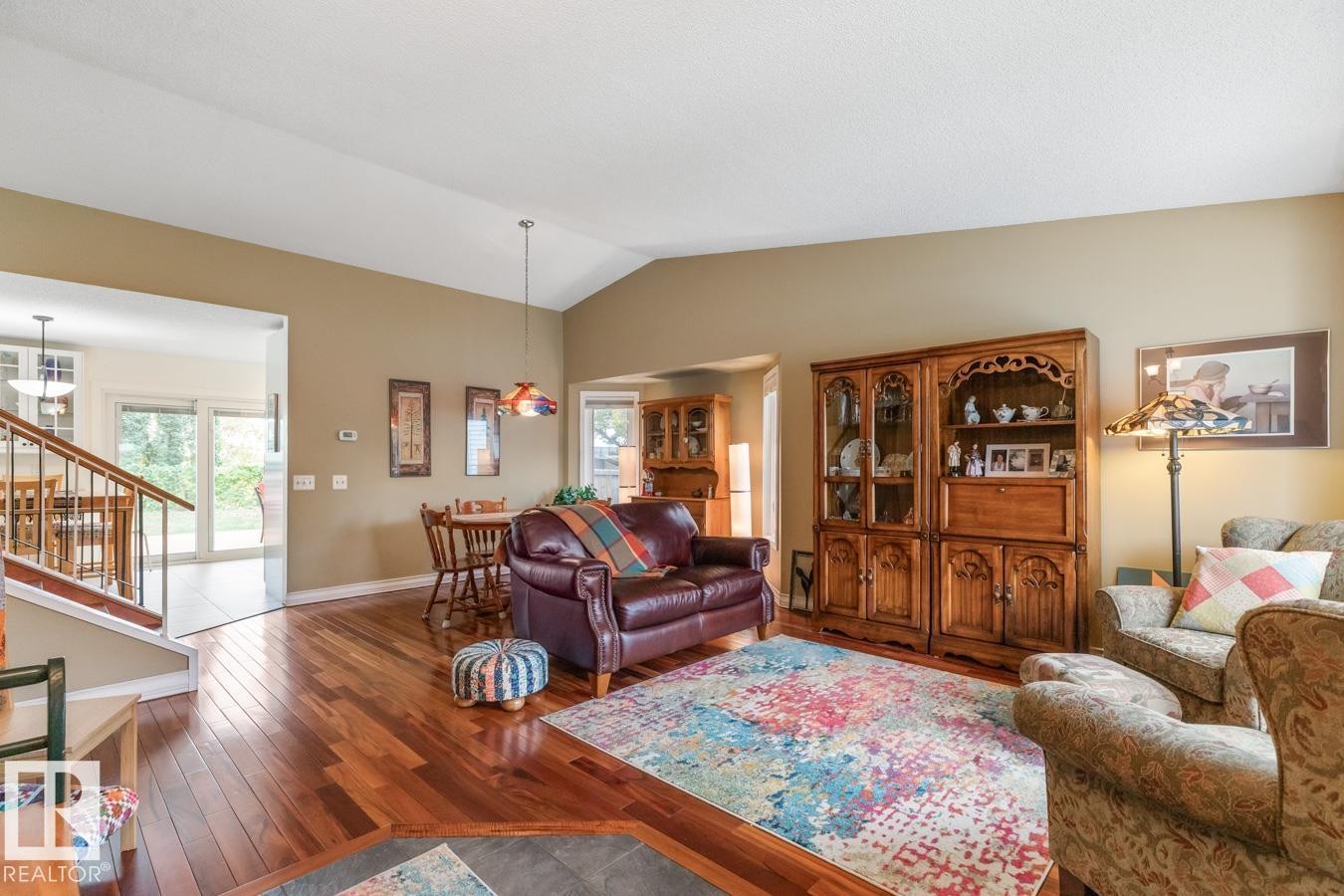 4631 10 Avenue, Edmonton, AB - Indoor Photo Showing Living Room