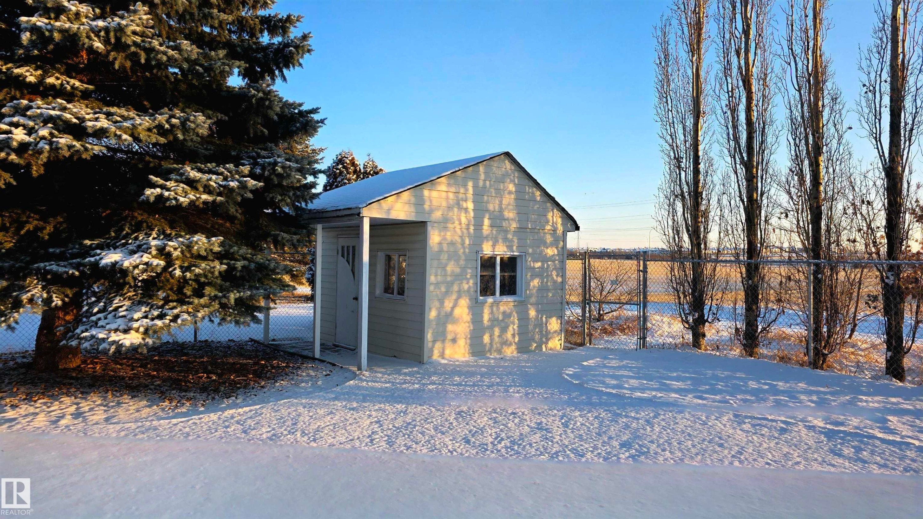 4631 10 Avenue, Edmonton, AB - Outdoor